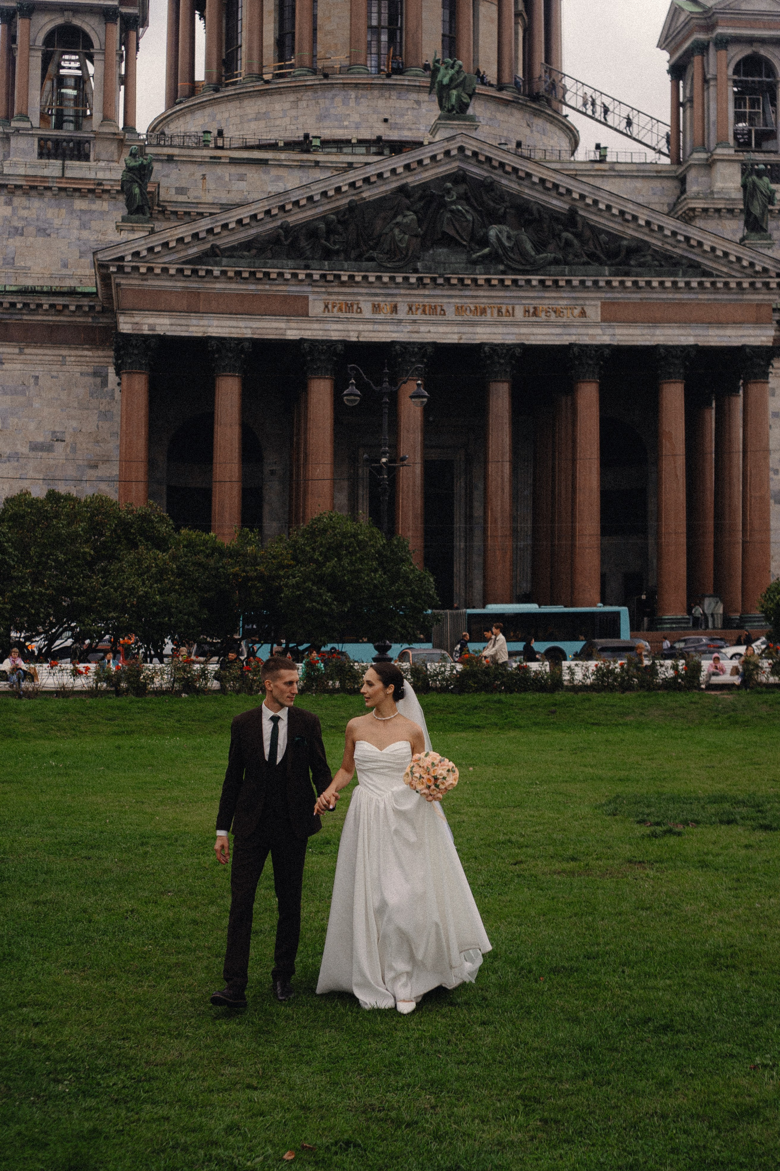 СВАДЕБНАЯ ПРОГУЛКА В САНТК-ПЕТЕРБУРГЕ (ИСАКИЕВСКИЙ СОБОР, ЗИМНЯЯ КАНАВКА, ЭРМИТАЖ И БОЛЬШАЯ МОРСКАЯ УЛИЦА). Профессиональный фотограф, Санкт-Петербург — Виктория Богомолова