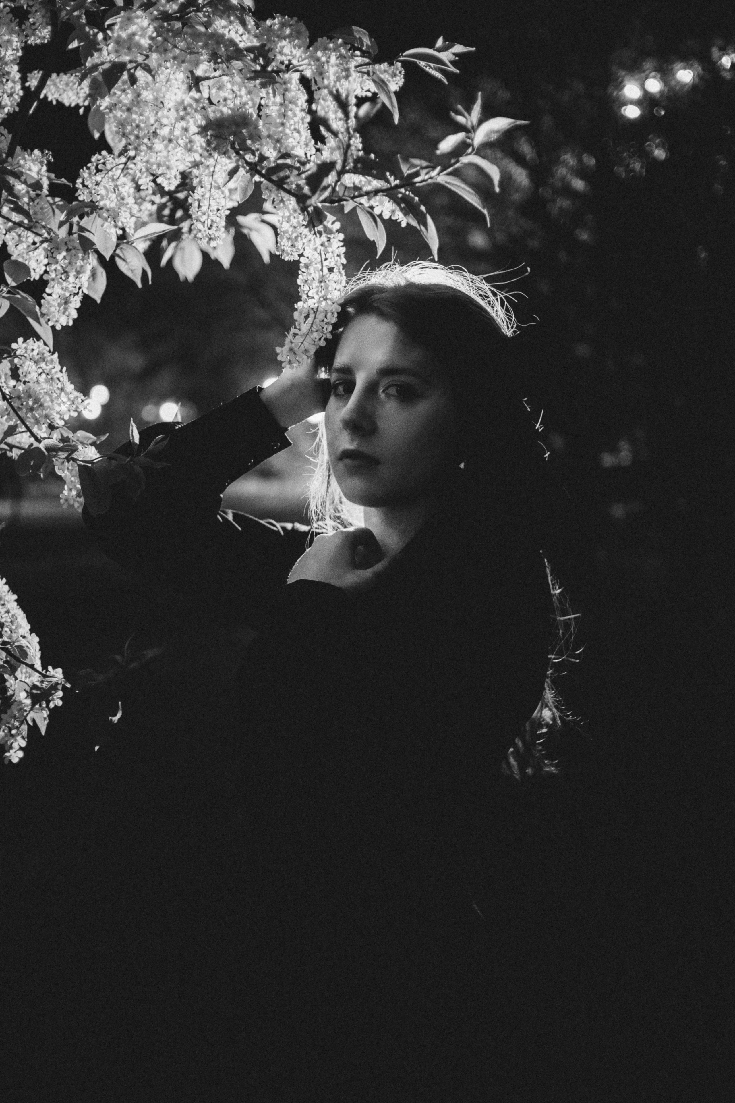 Ангелина. Ночь и цветы. Фотограф Регина Крикунова г. Красноярск