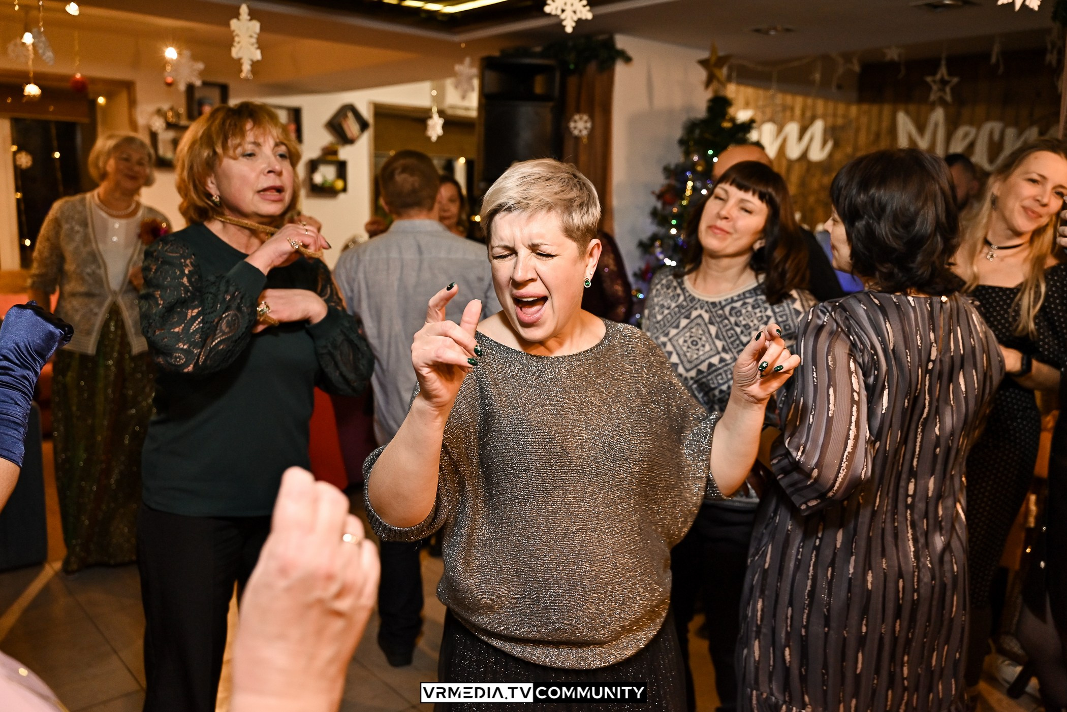 Новогодний вечер в кафе «КАмпот»