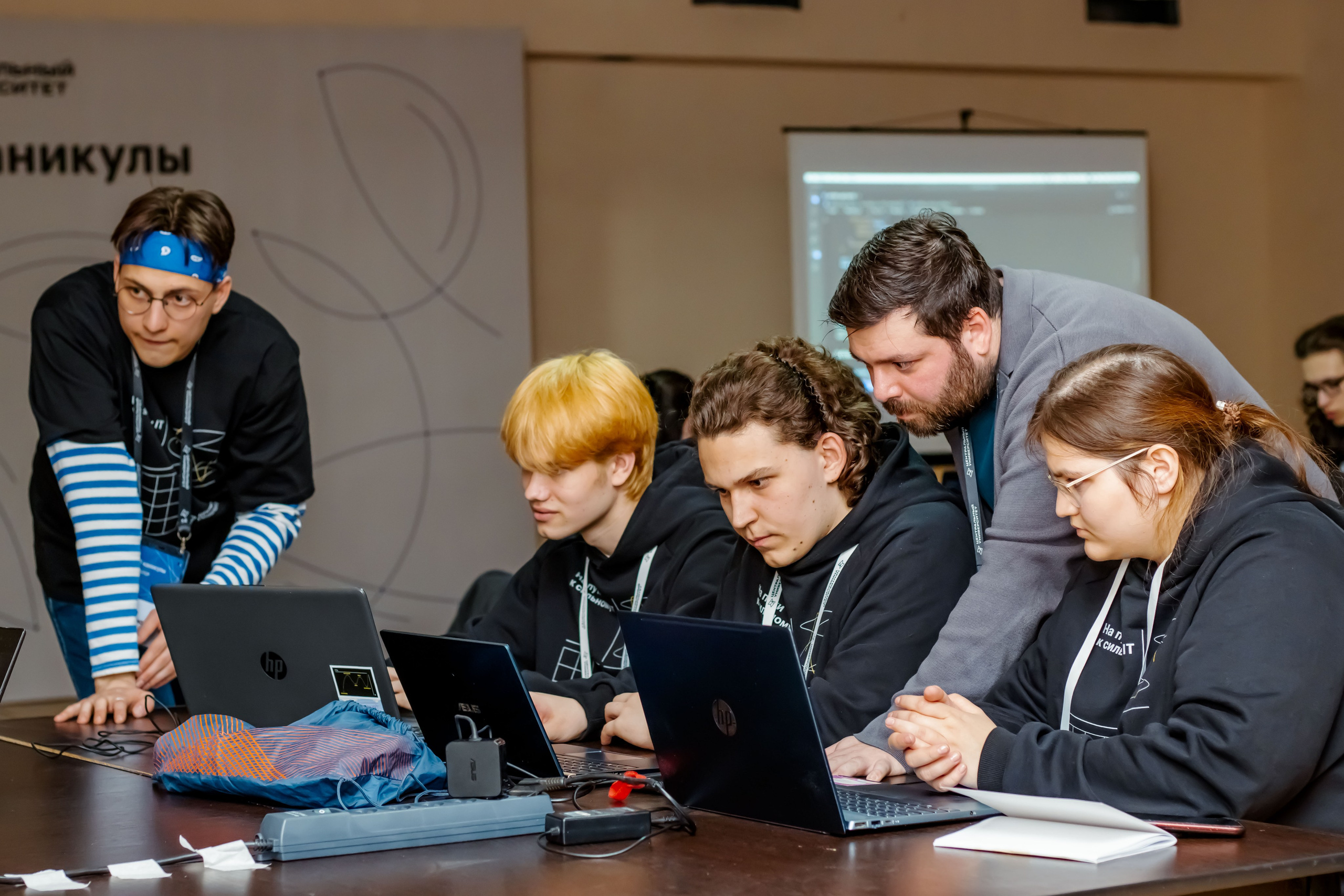 Центральный университет Т-Банка. Репортажный фотограф в Москве Катя Луговая, портретный фотограф и «street» фотограф, фотосессии «под ключ»