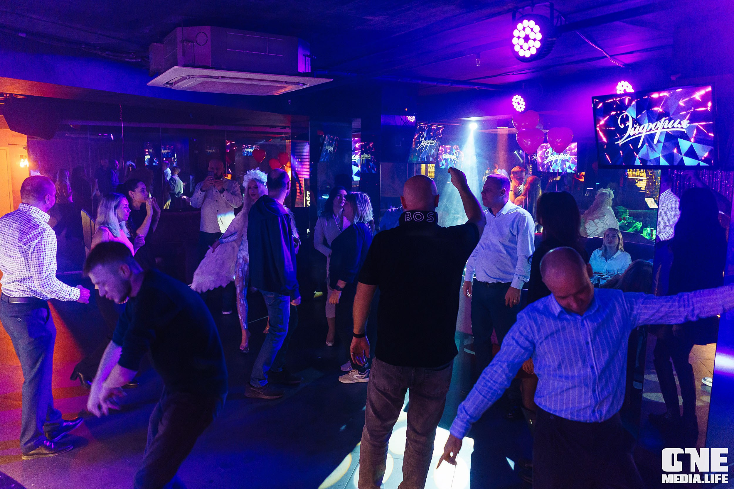 Фоторепортаж из караоке-клуба Эйфория. One Media Life: фоторепортажи, фотоотчеты с мероприятий и заведений