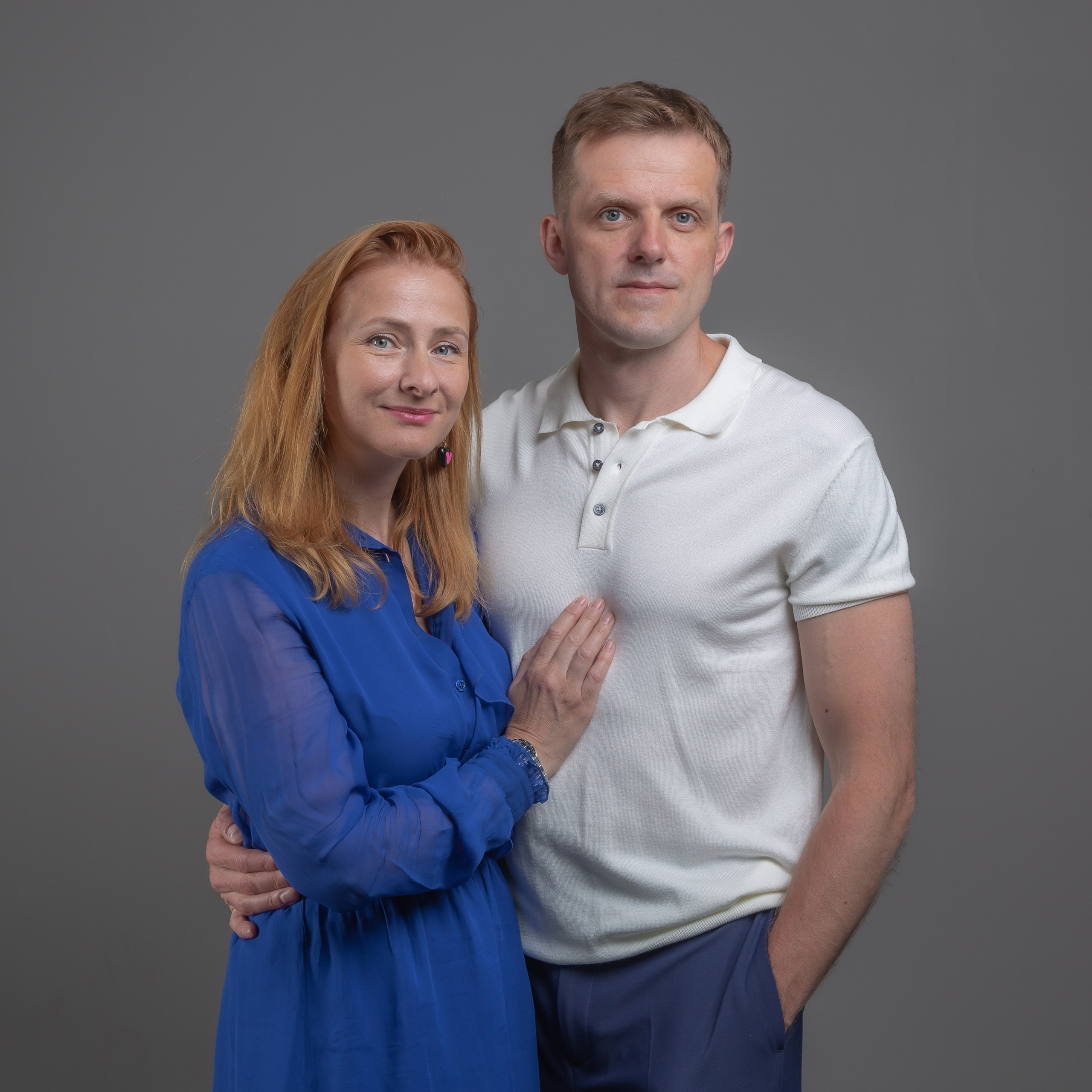 Семейная фотосессия в интерьерной студии