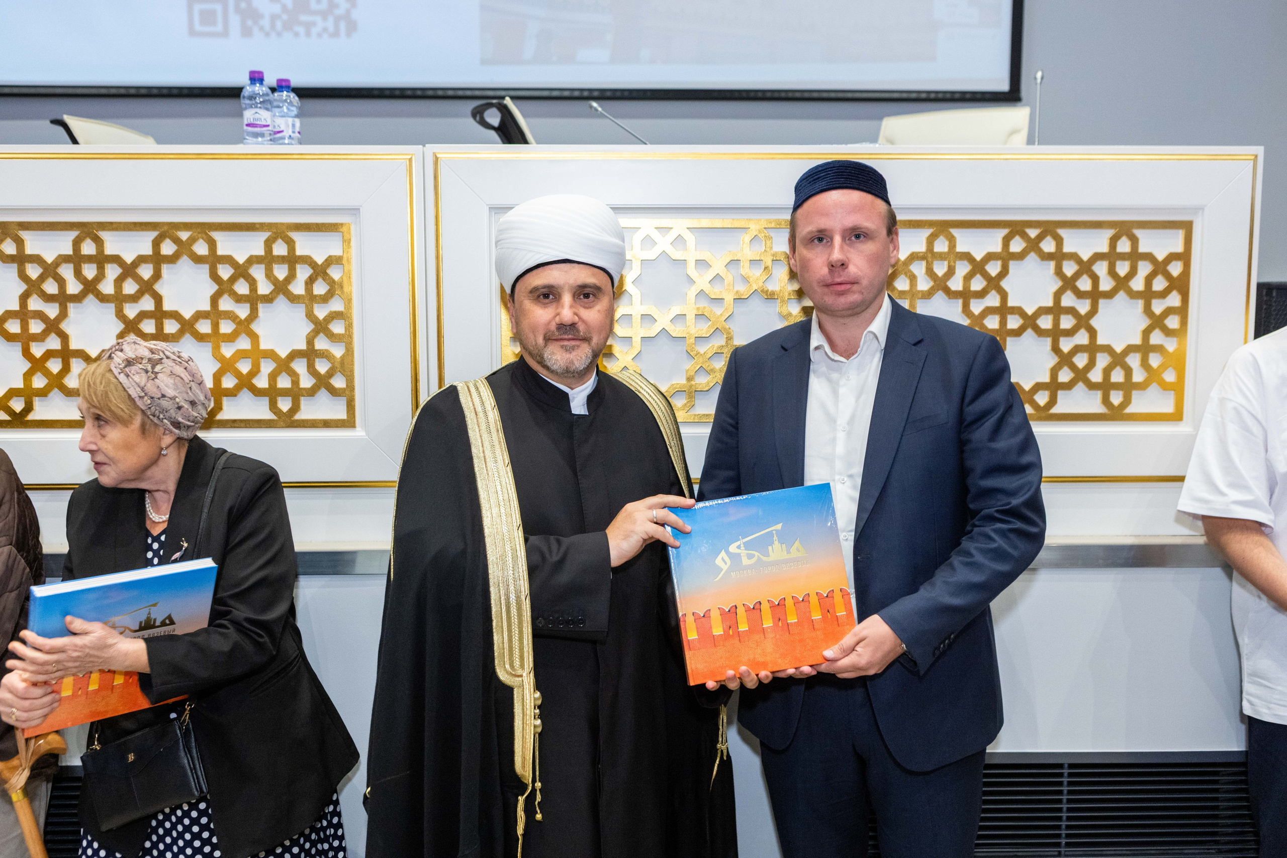 Репортаж с презентации книги — «Москва: город вязевый». Рекламный, предметный, репортажный, семейный фотограф и художник в Москве