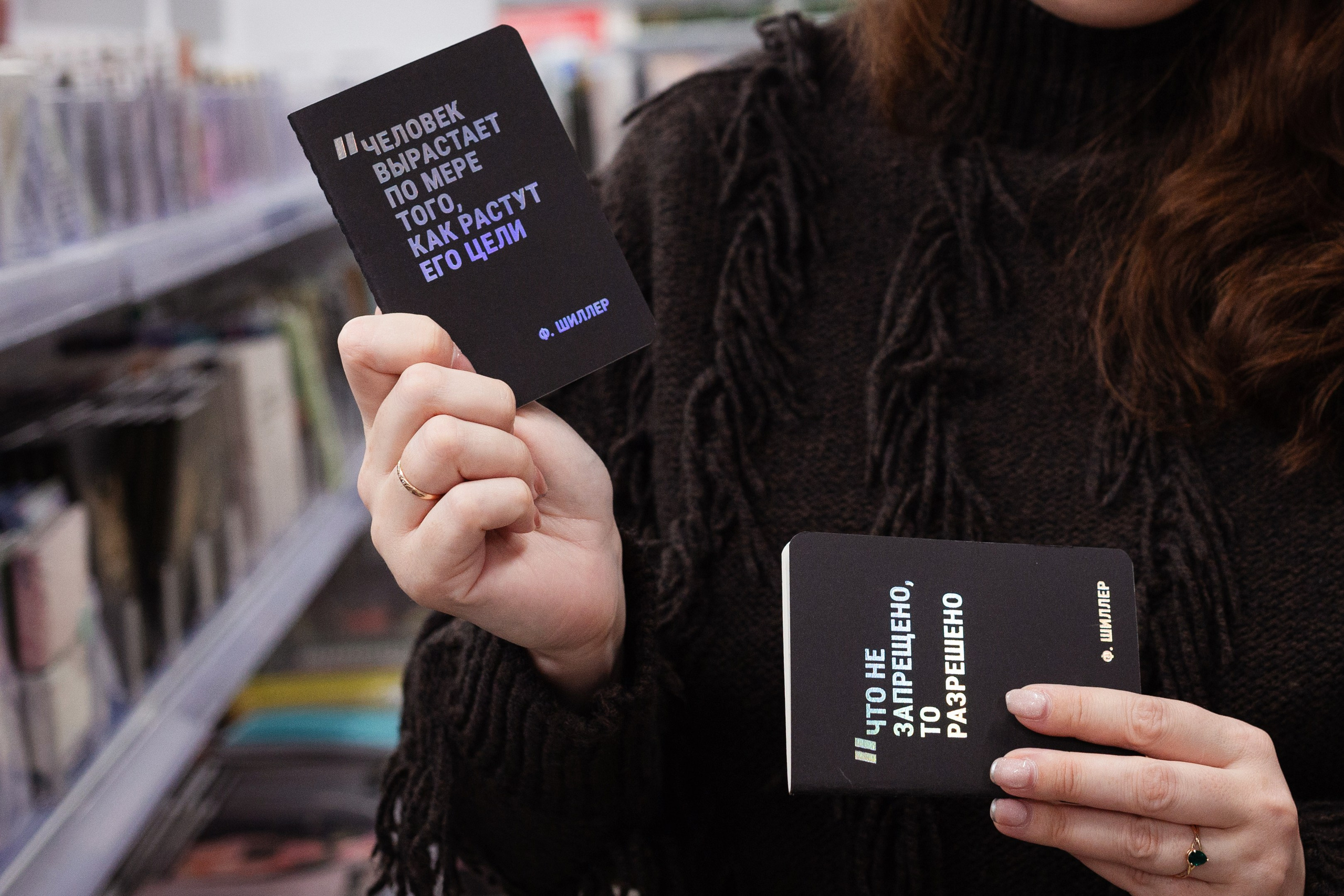 Фотосъемка контента для соцсетей репетитора в Балтийской жемчужине в Санкт-Петербурге. Книжный магазин Буквоед, кафе - отличные локации для фотографирования в СПб