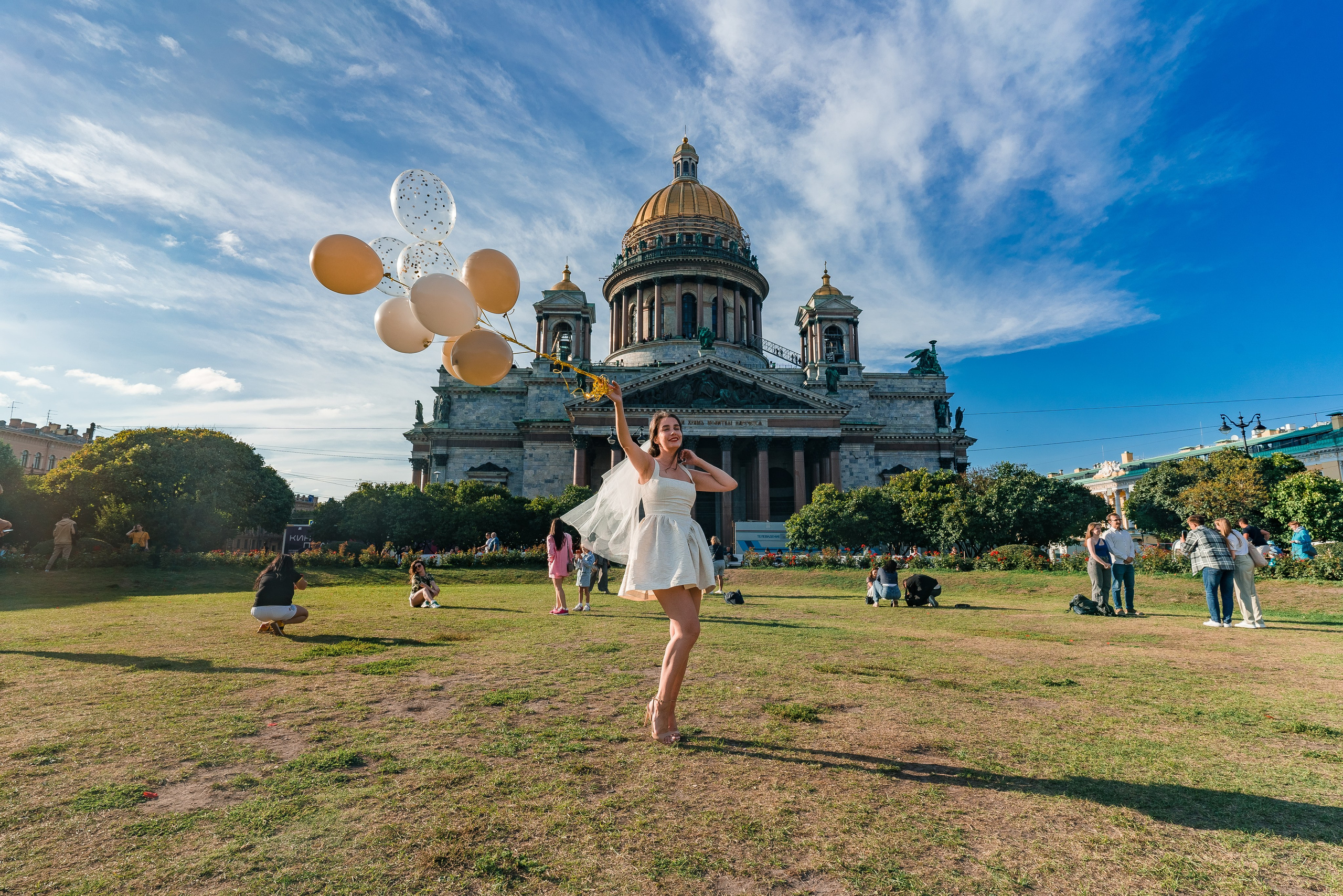 Фотосъемка девичника, встреча девушек, веселые женские портреты
