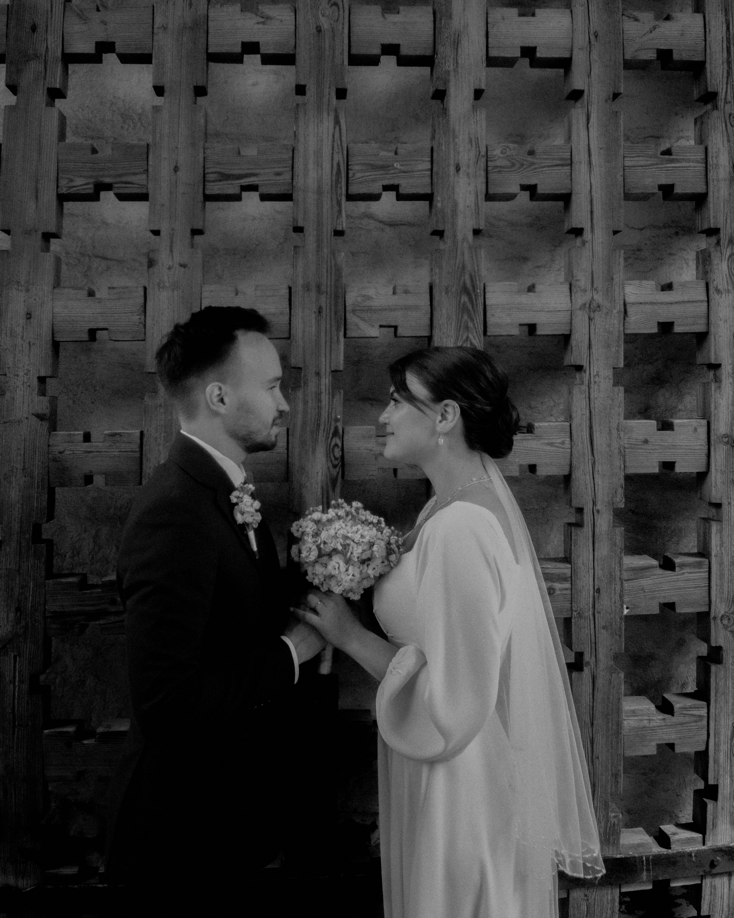 Москва как декорация любви — свадебная фотосессия в городе и на природе. Свадебный фотограф в Санкт-Петербурге Миша Репина