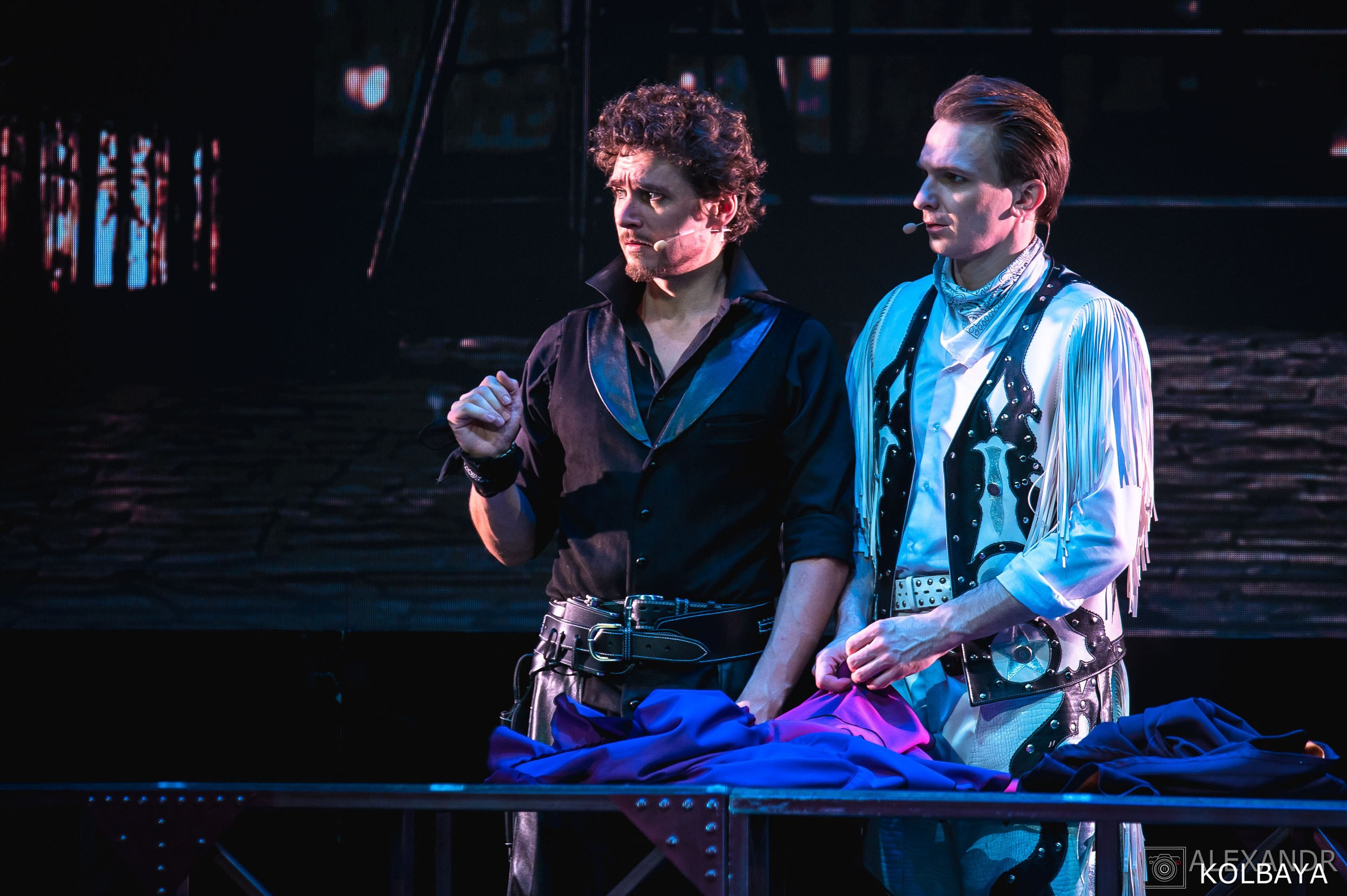 Фотографии со спектакля «Привет, я тетя Чарли». Концертный и театральный репортажный фотограф в Москве Александр Колбая