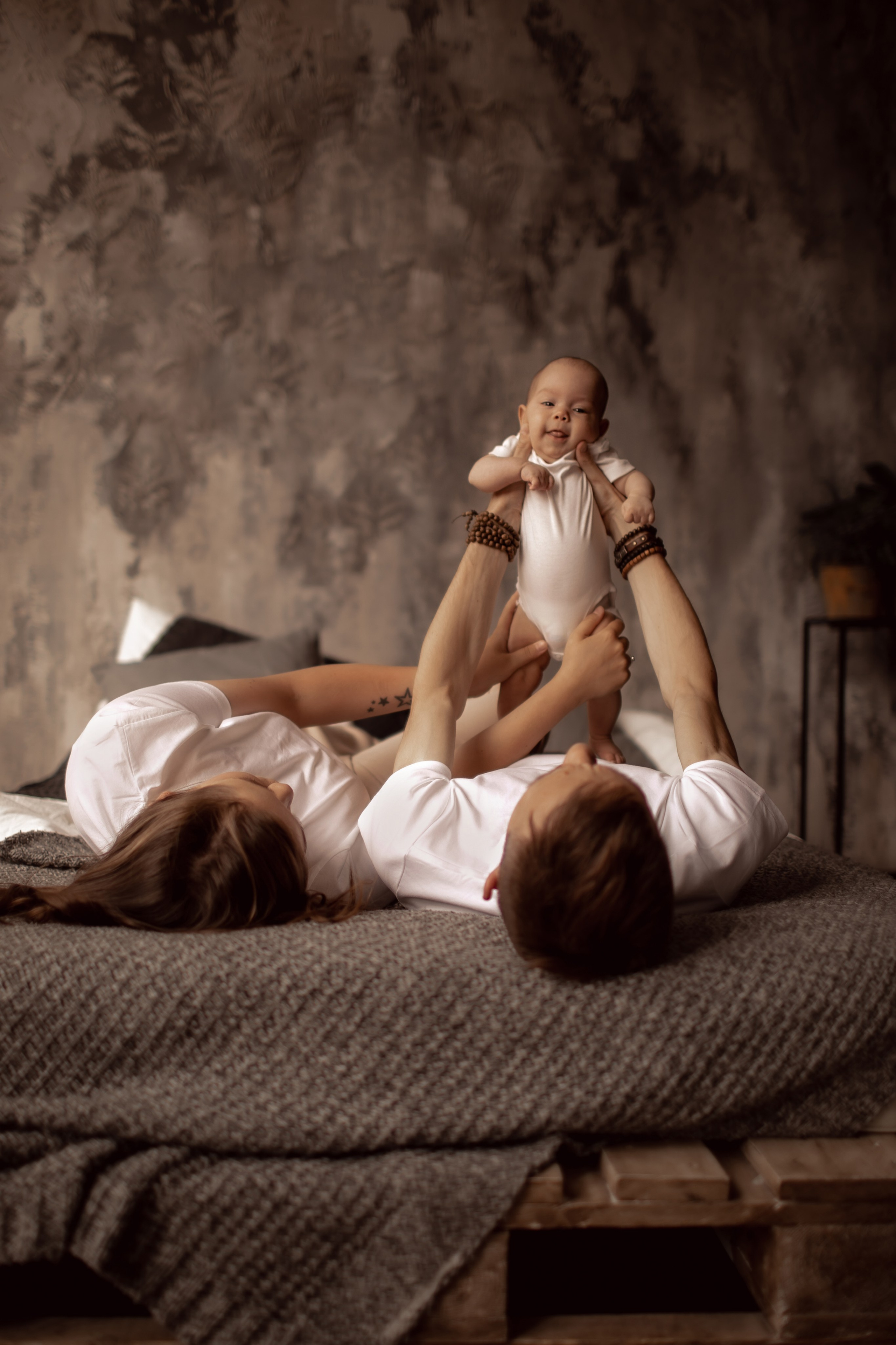 Валерия и Геннадий с крошкой. Семейный фотограф в Москве