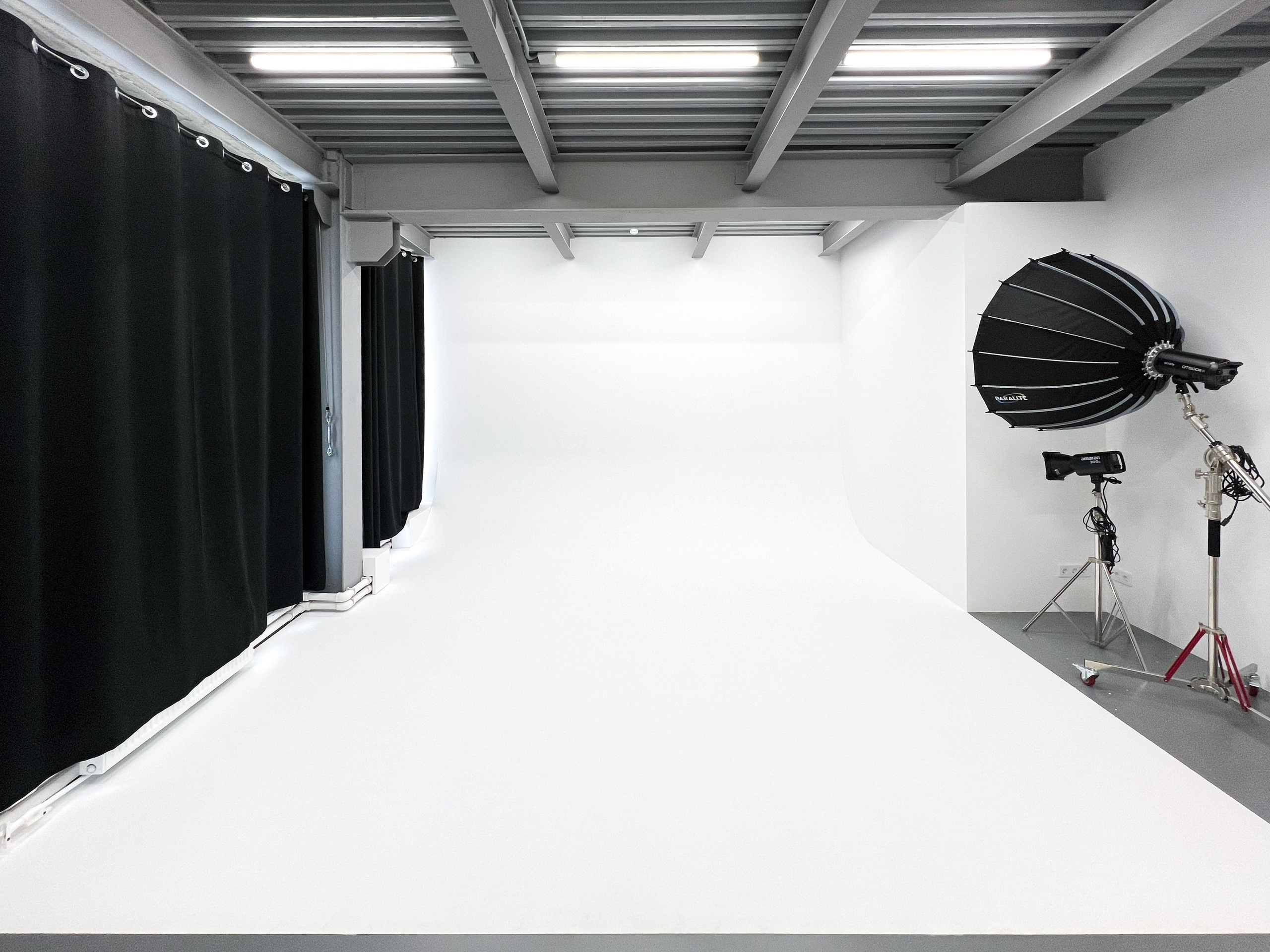 Зал Циклорама. Фотостудия Kovёr