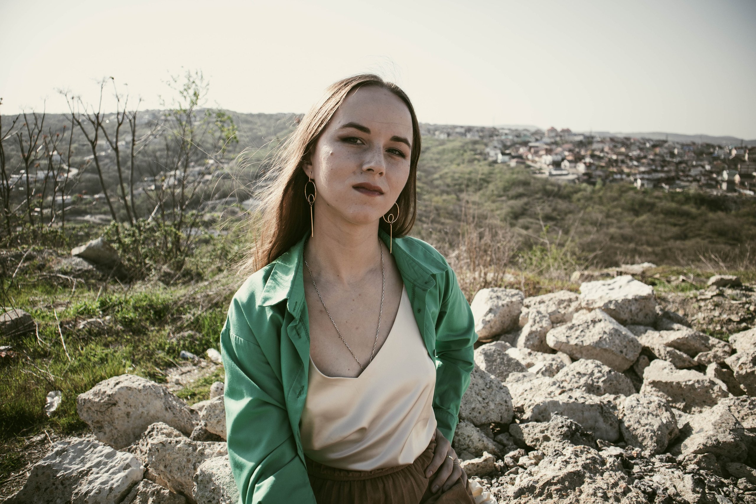 «Деревья шепчут, горы молчат». Уличный фотограф Города N