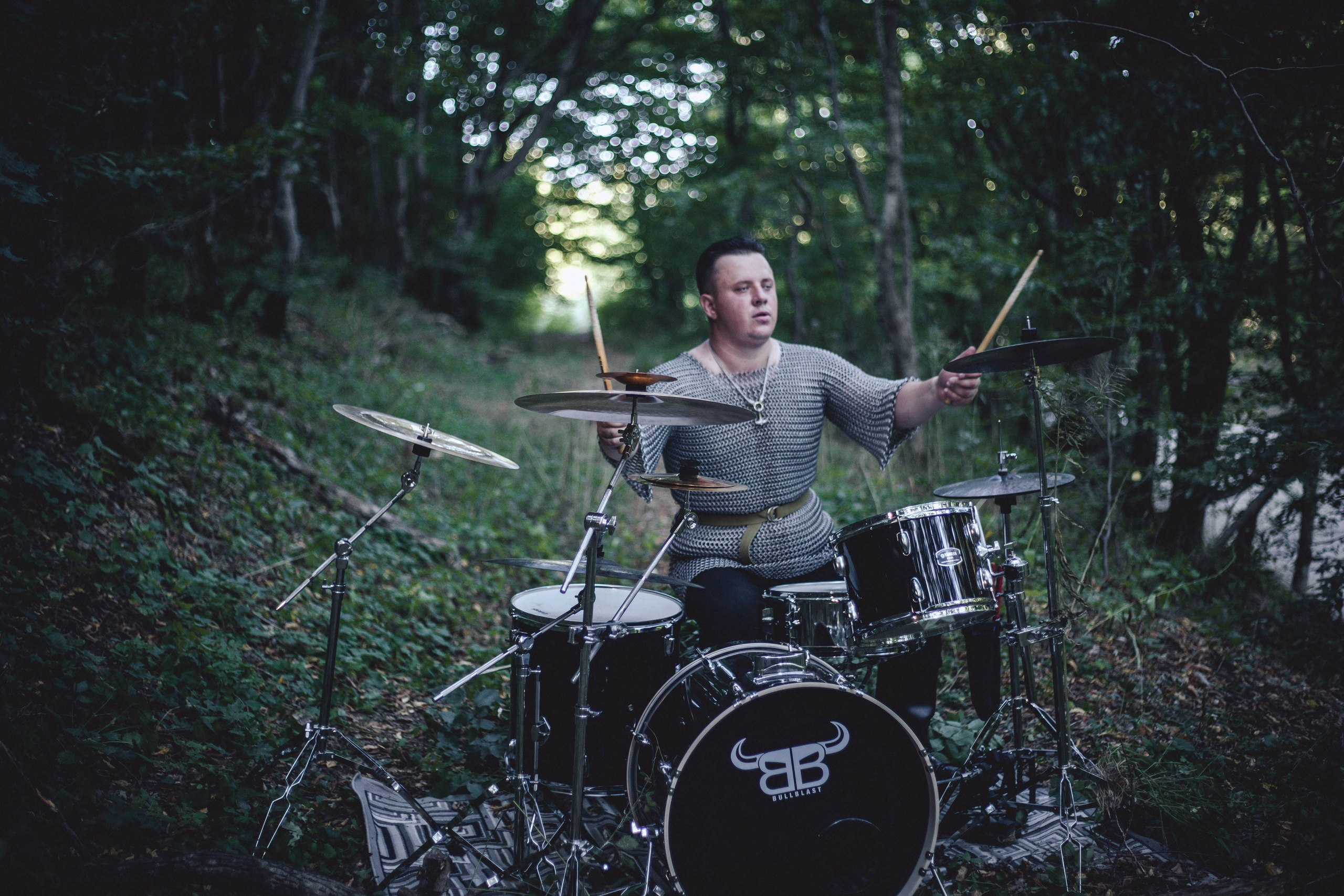 Клип. Уличный фотограф Города N