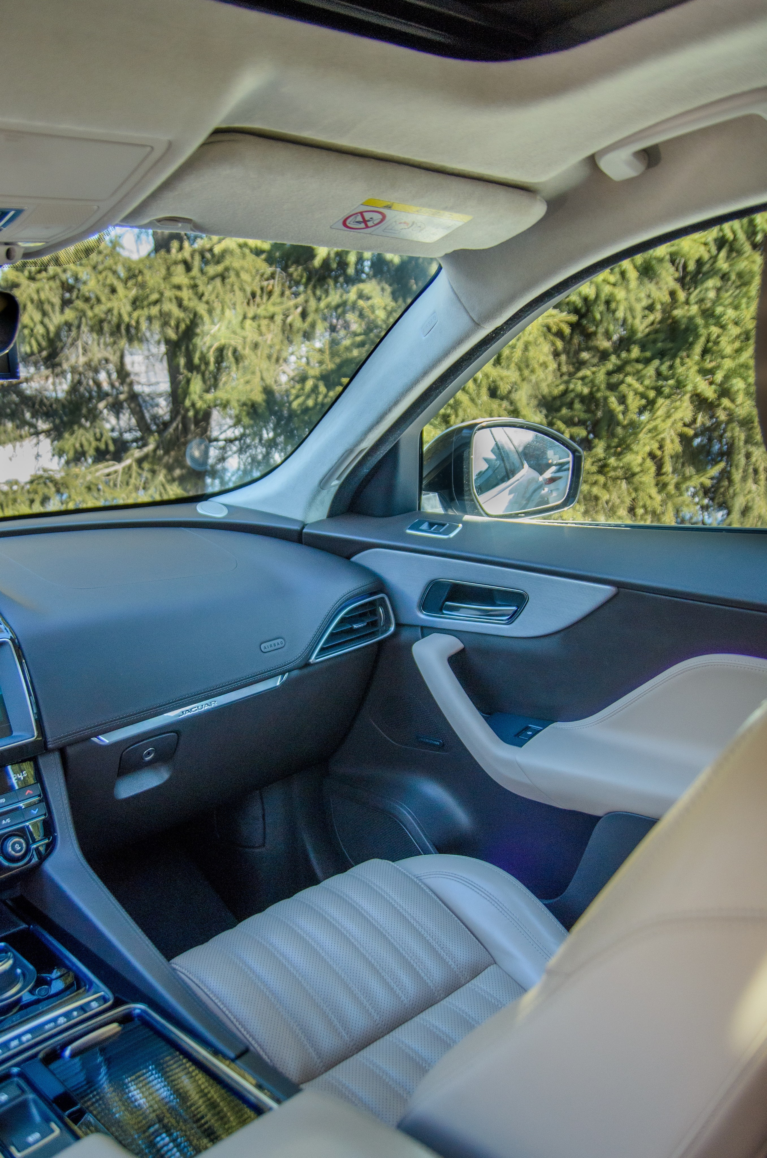 Фото для продажи авто Jaguar F-Pace 23'. Фотограф, видеограф и пилот дрона на Байкале