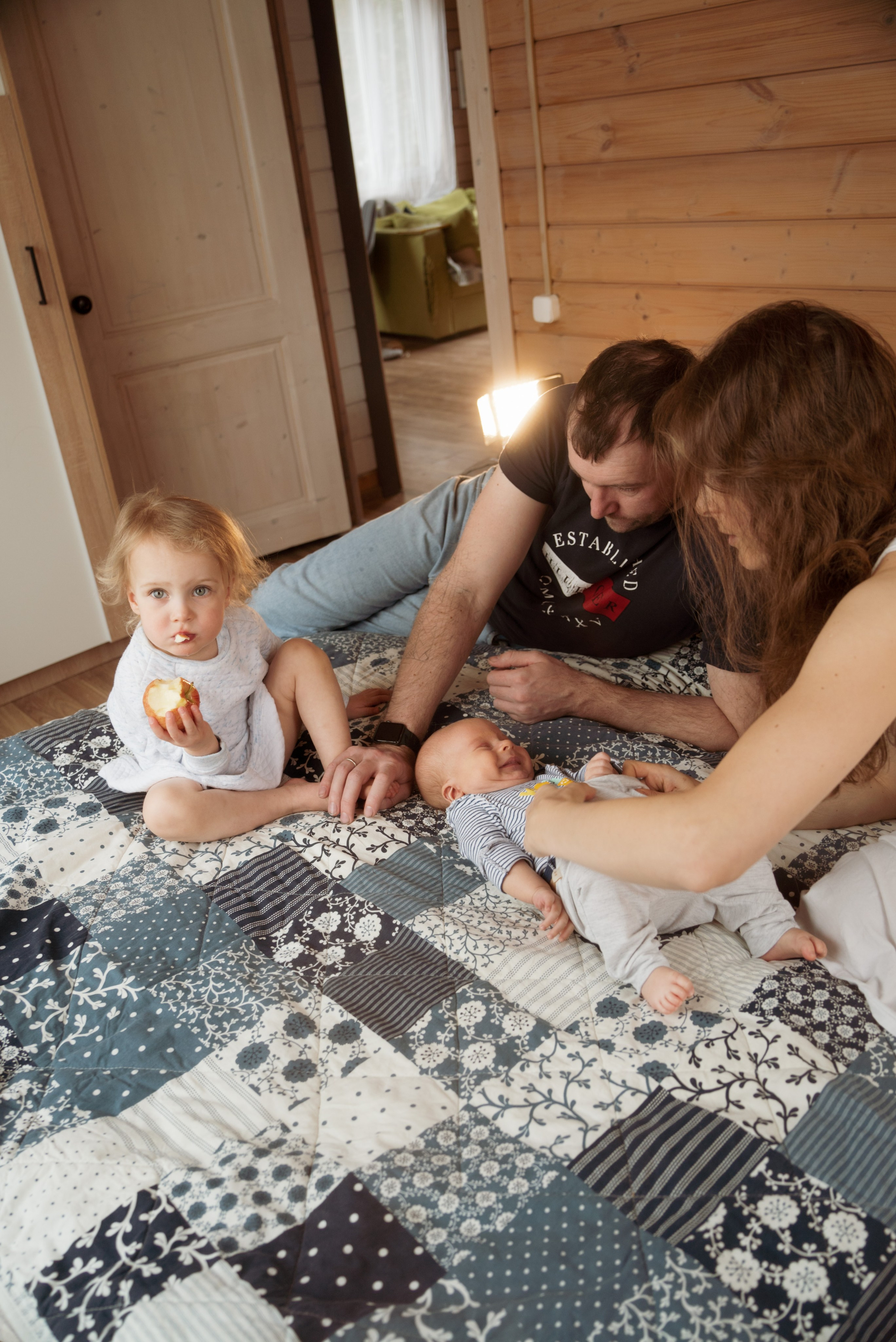 Домашняя фотосессия с двумя детьми. Видеограф Осинина Татьяна — видеосъемка в Москве