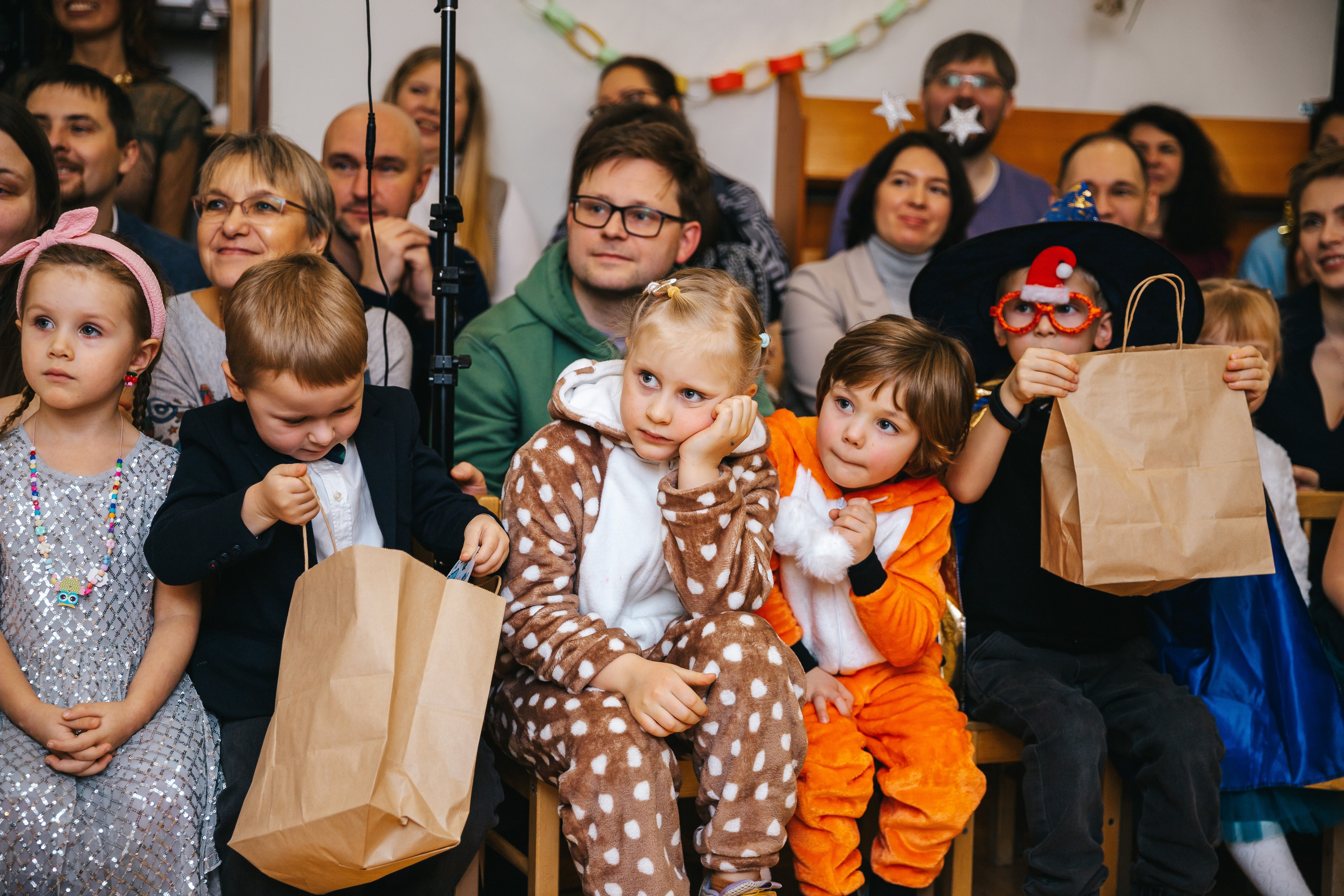 Новогодний утренник в Монтессори-садике. Семейный lifestyle фотограф в Санкт-Петербурге Людмила Пахомова