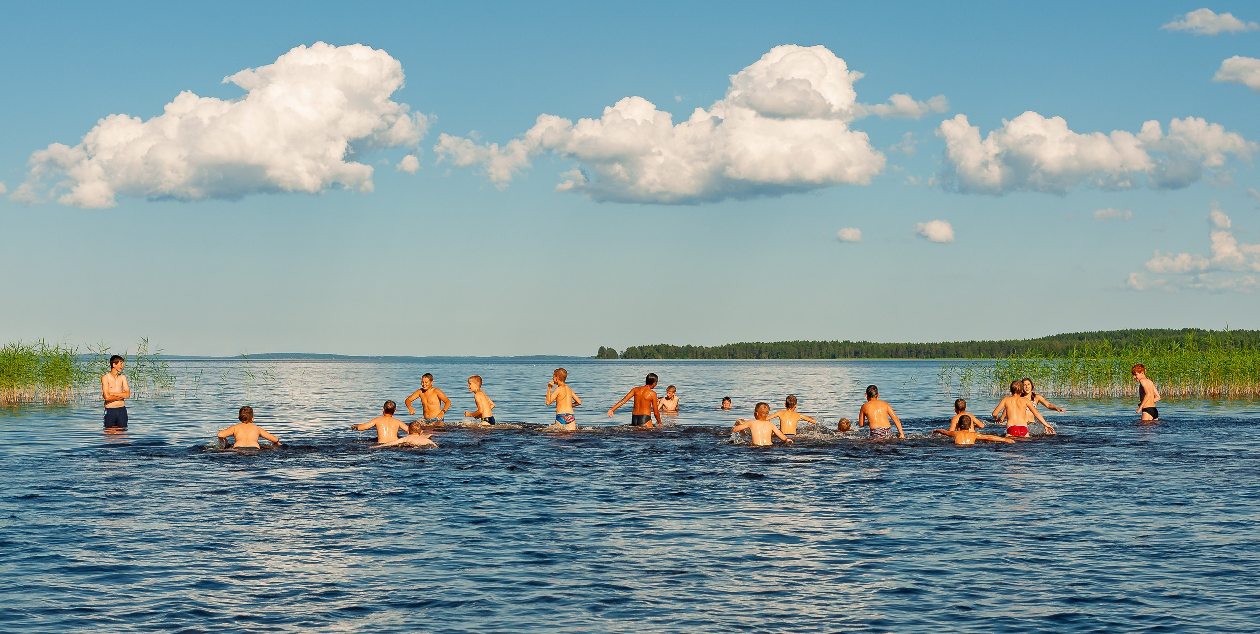 Летние тренировочные боры Школы Боевых Искусств «МОН» 2012 г. Карелия, купаемся в Сямозере