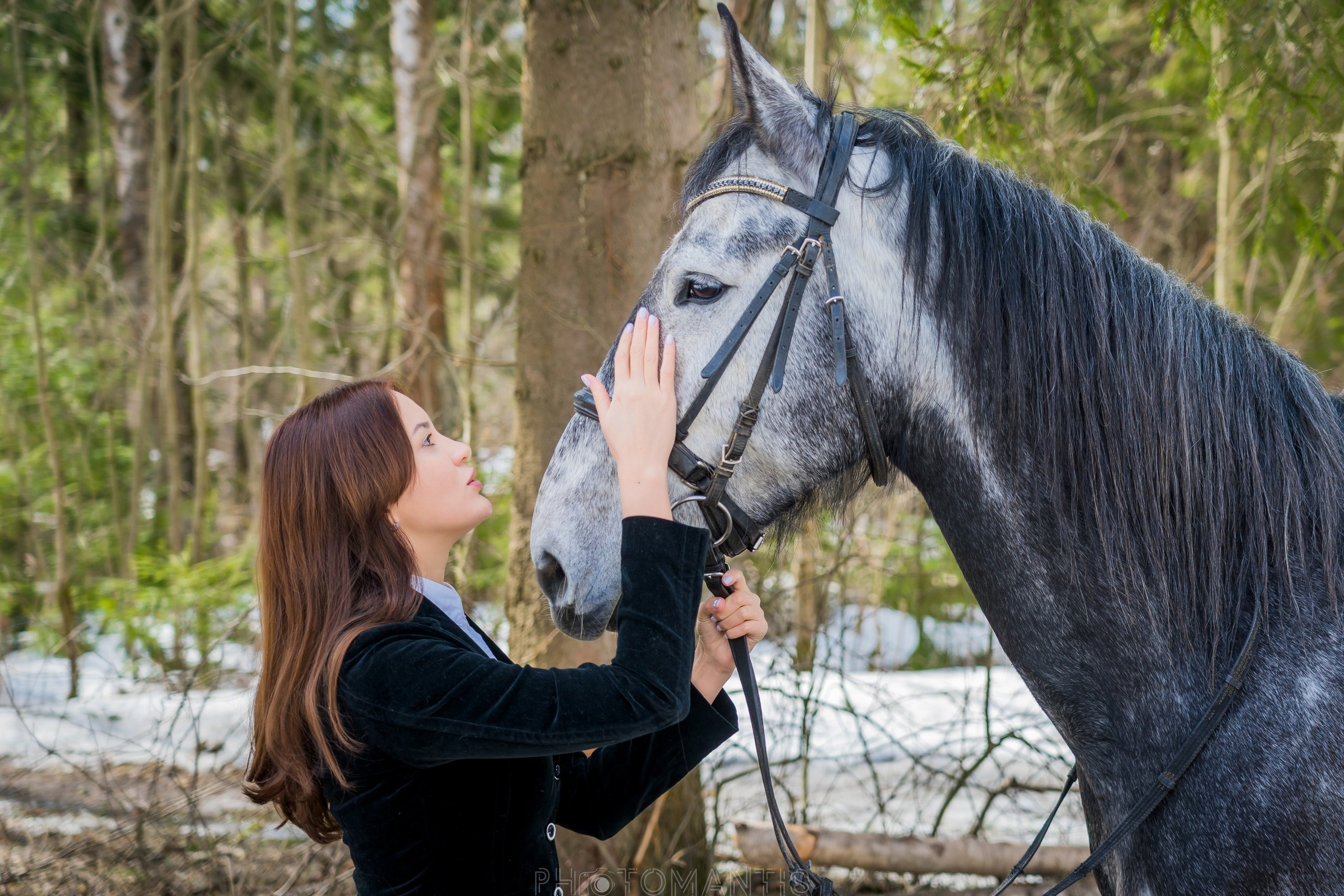 Девушки с лошадками. Photomantis