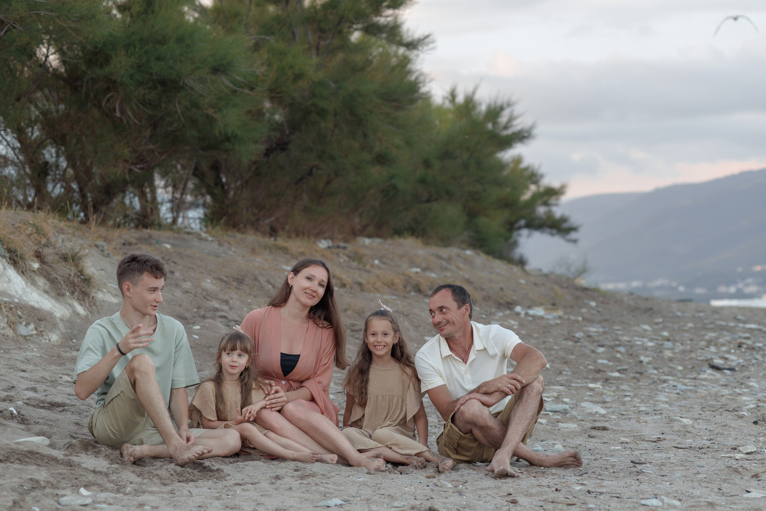 Семейная прогулка на Тонком мысу. Семейный и портретный фотограф в Геленджике Любовь Бодрова