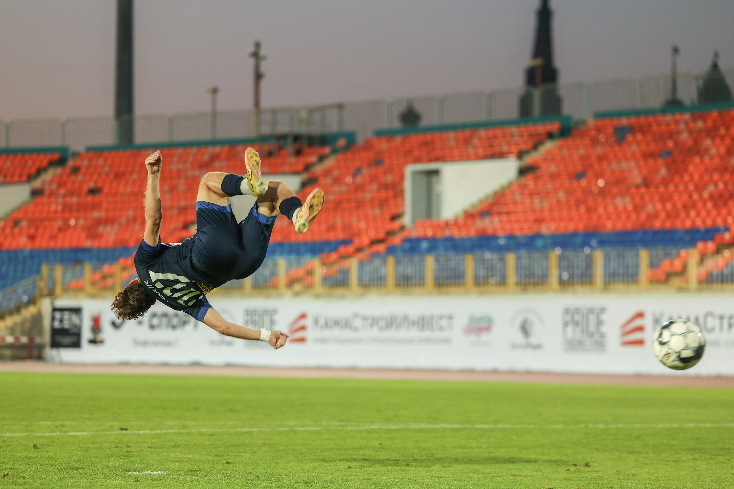 Благотворительный футбольный матч Друзья Бурмистрова vs ФК Fight Nights. Спортивный репортажный фотограф Казань Нафис Сиразетдинов