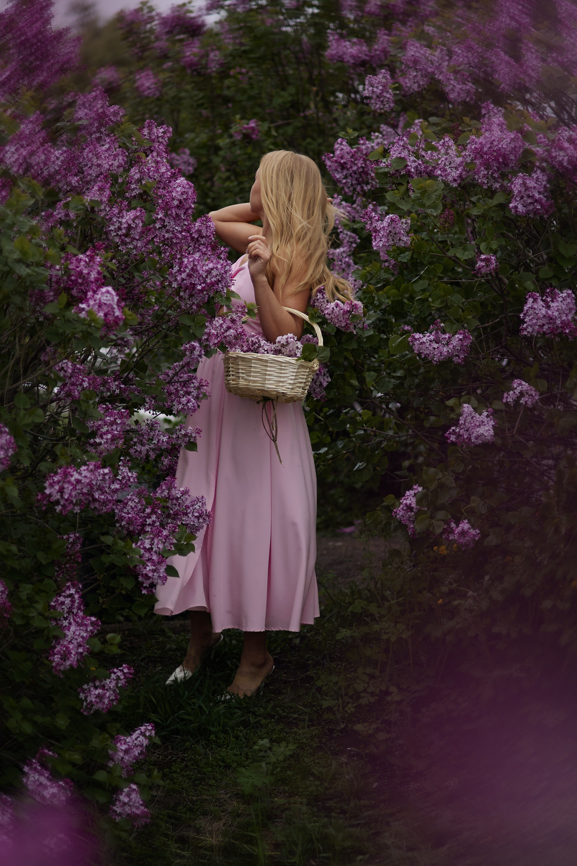 Ольга и сирень. Фотограф женского портрета, беременности и материнства Харькова Елена