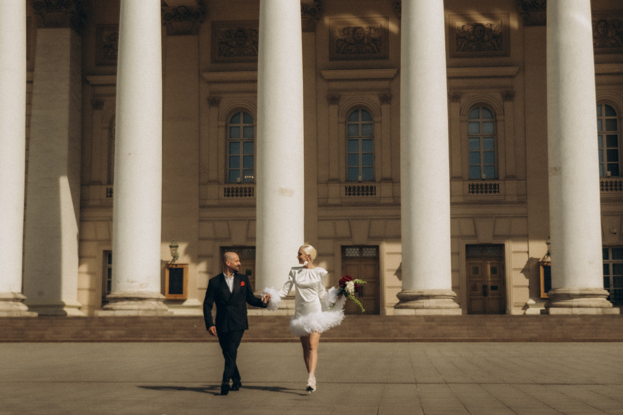 Прогулка у Большого театра. Гаврилова Настя семейный фотограф lifestyle в Москве