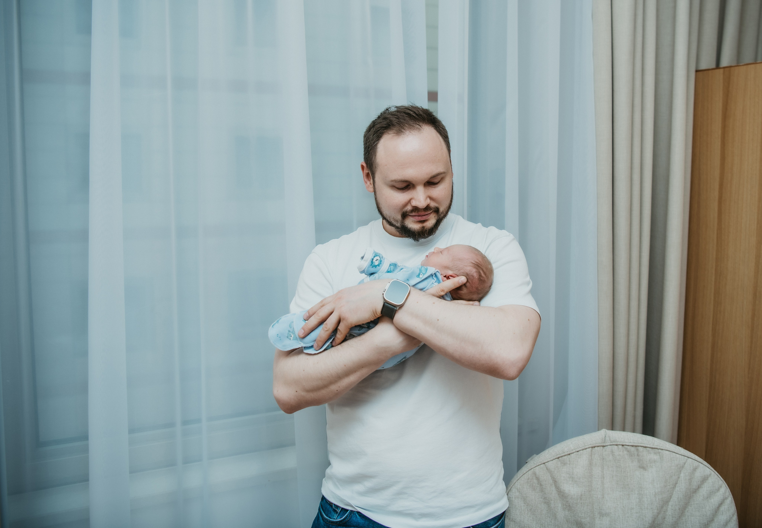 Выписка малышки. Мать и дитя на Севастопольском. Фотограф на выписку из роддома в Москве и МО