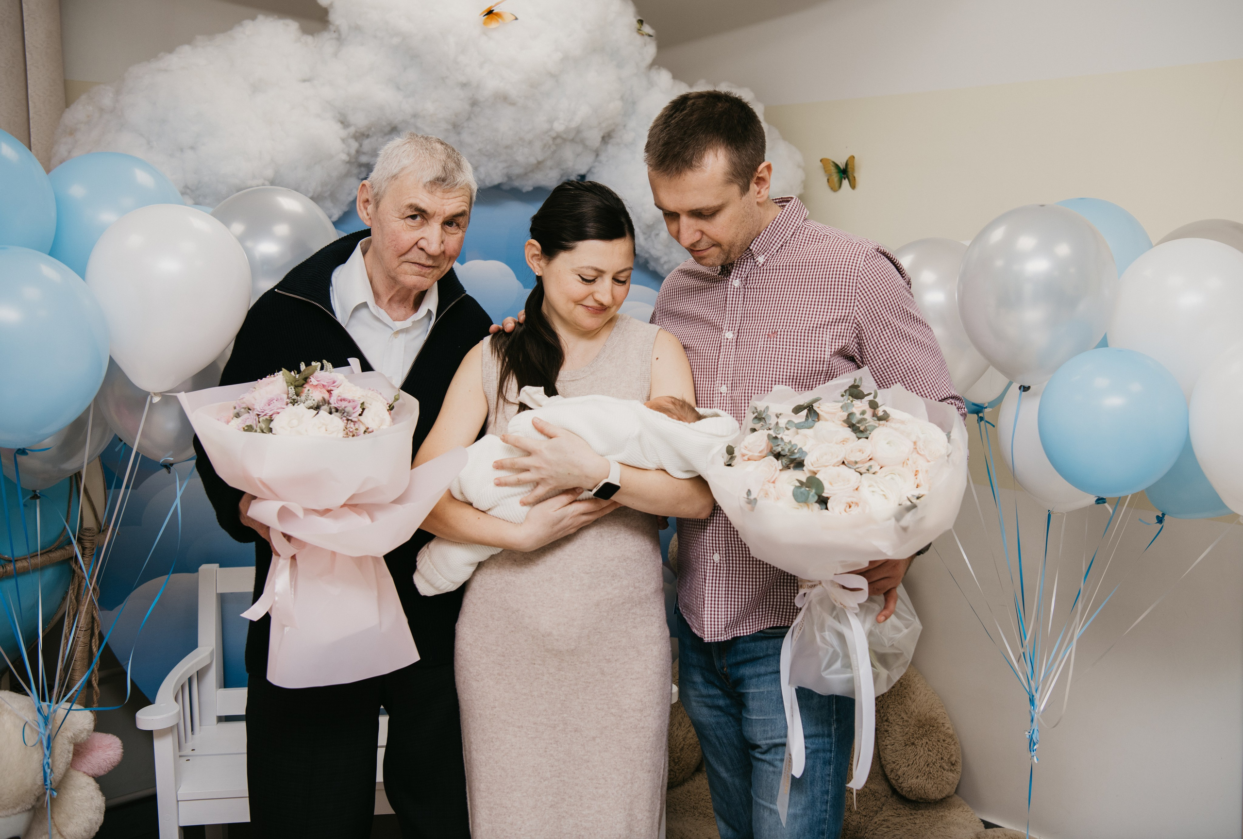 Выписка малыша. Мать и дитя на Севастопольском. Фотограф на выписку из роддома в Москве и МО