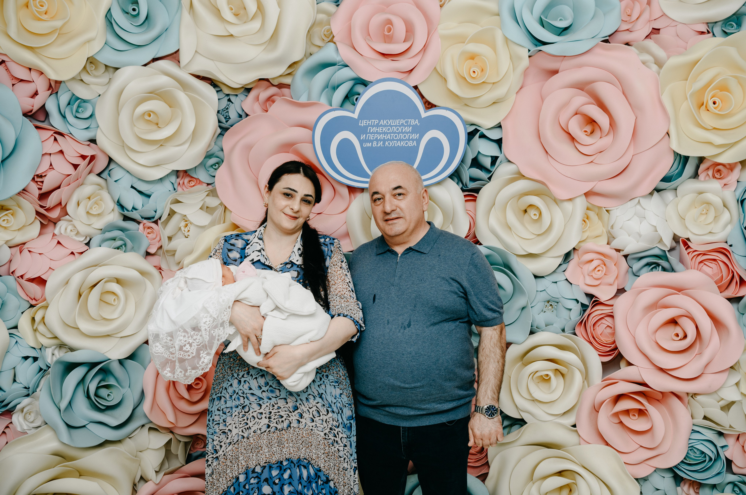 Выписка Амелии в ФГБУ Кулакова. Фотограф на выписку из роддома в Москве и МО