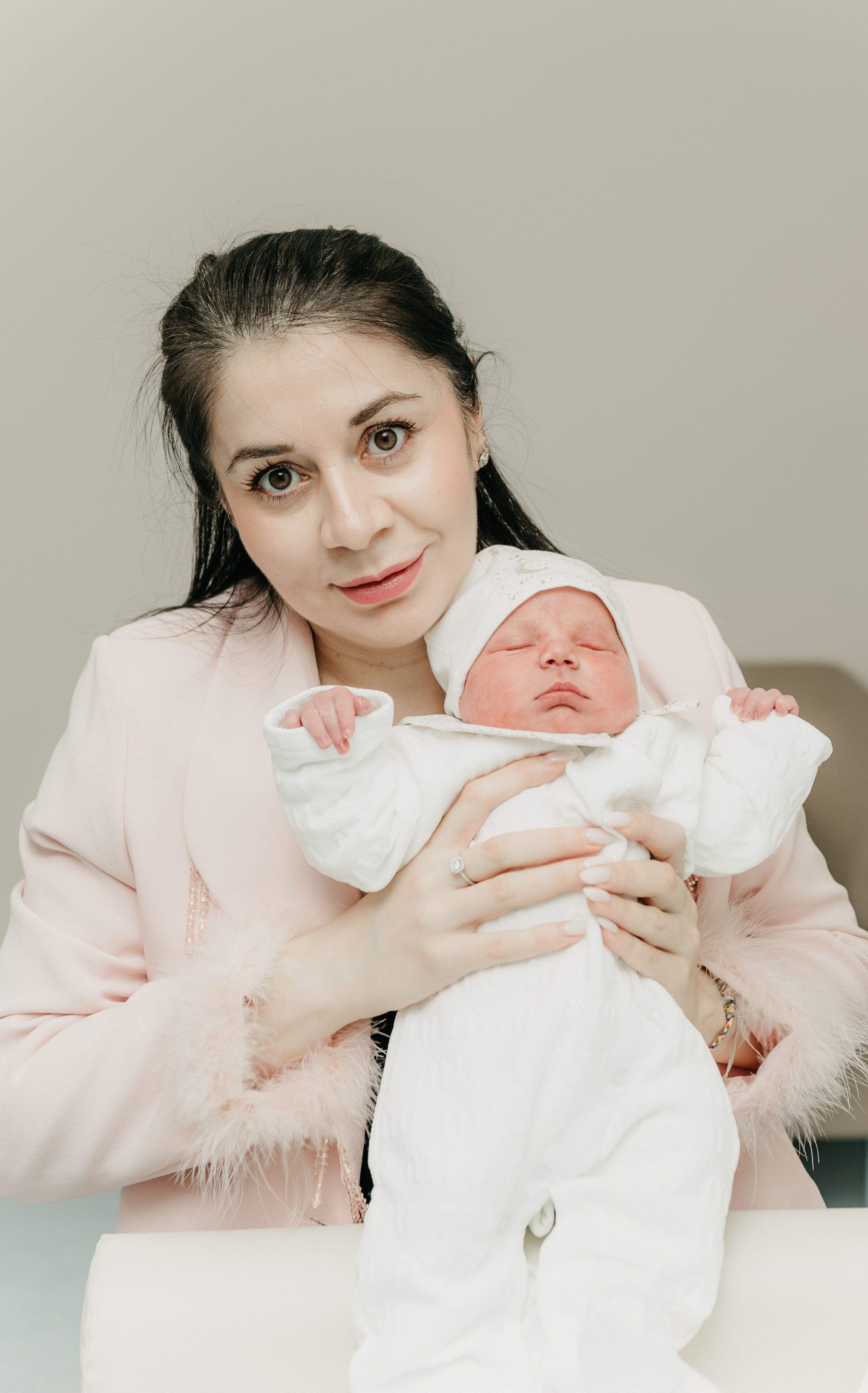 Выписка Евы. Мать и дитя на Севастопольском. Фотограф на выписку из роддома в Москве и МО