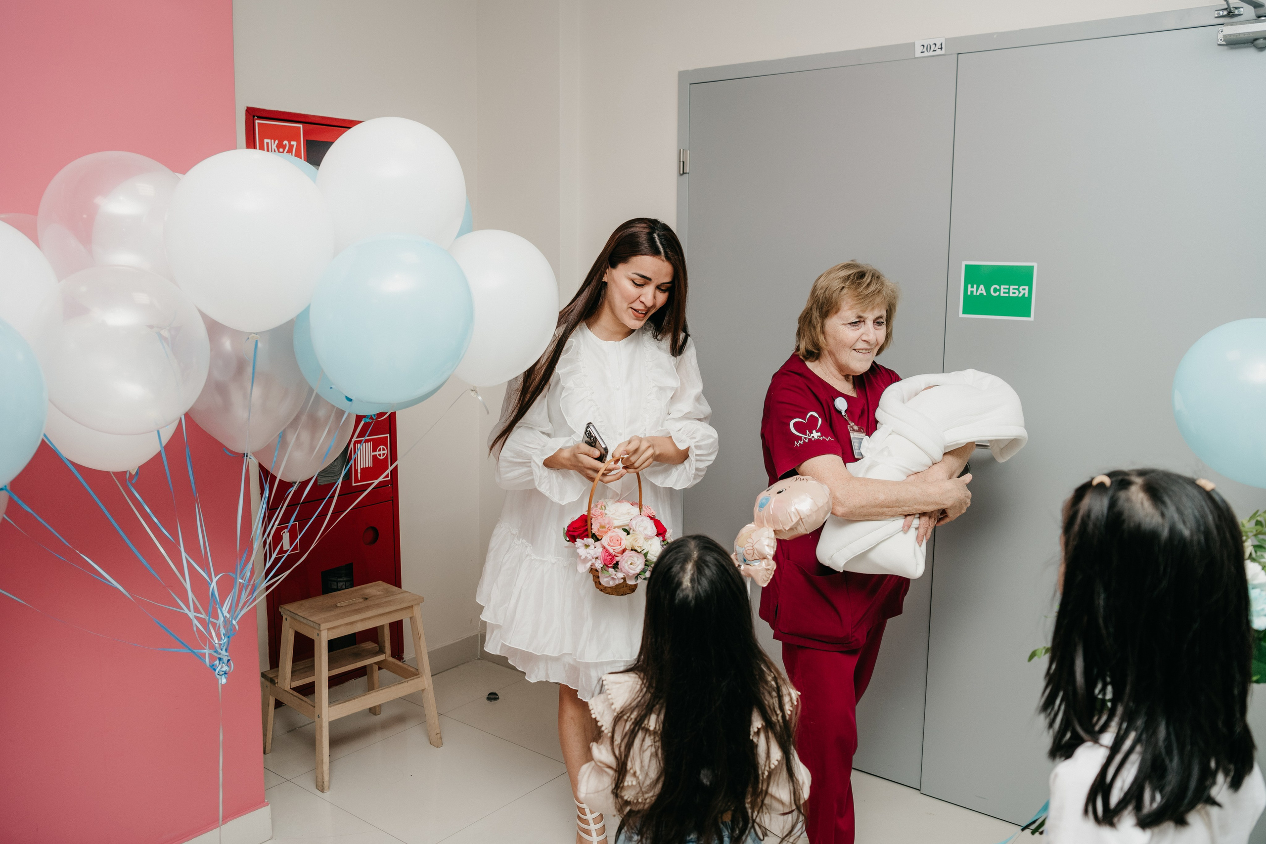 Выписка Али. ГКБ 67. Фотограф на выписку из роддома в Москве и МО