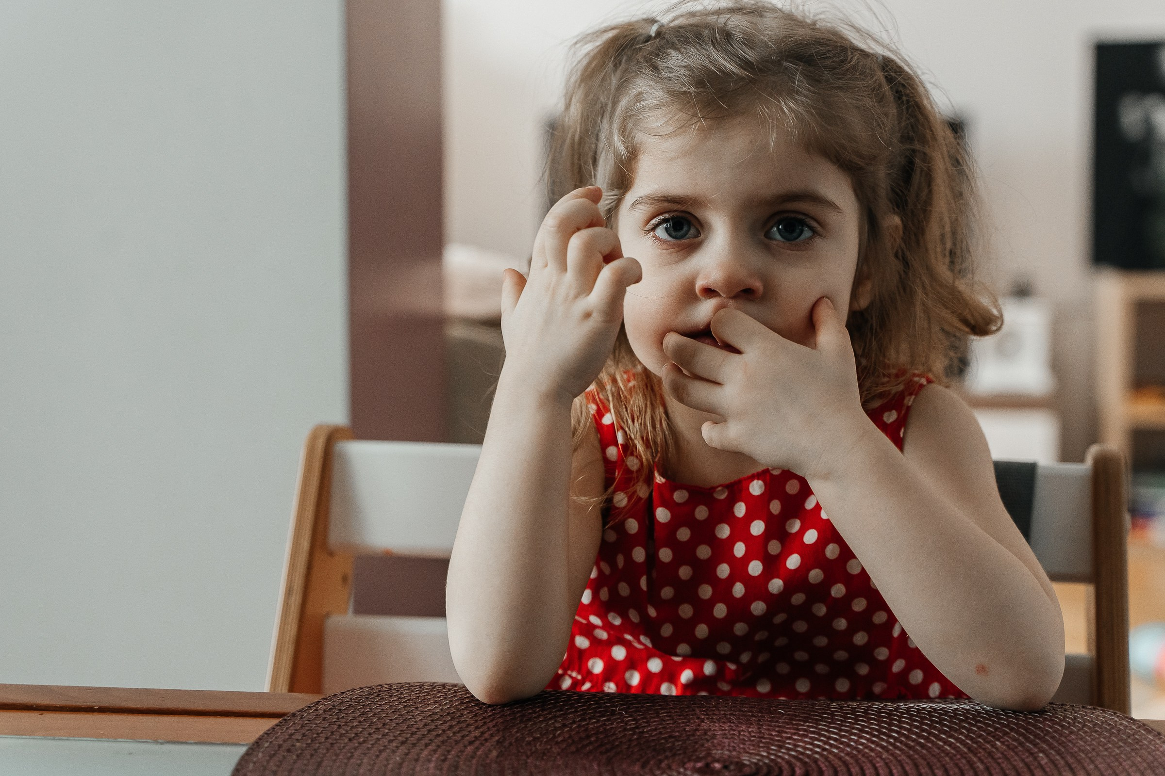 Катя и Ева семейная съемка. Семейный видеограф и фотограф Соснина Марина