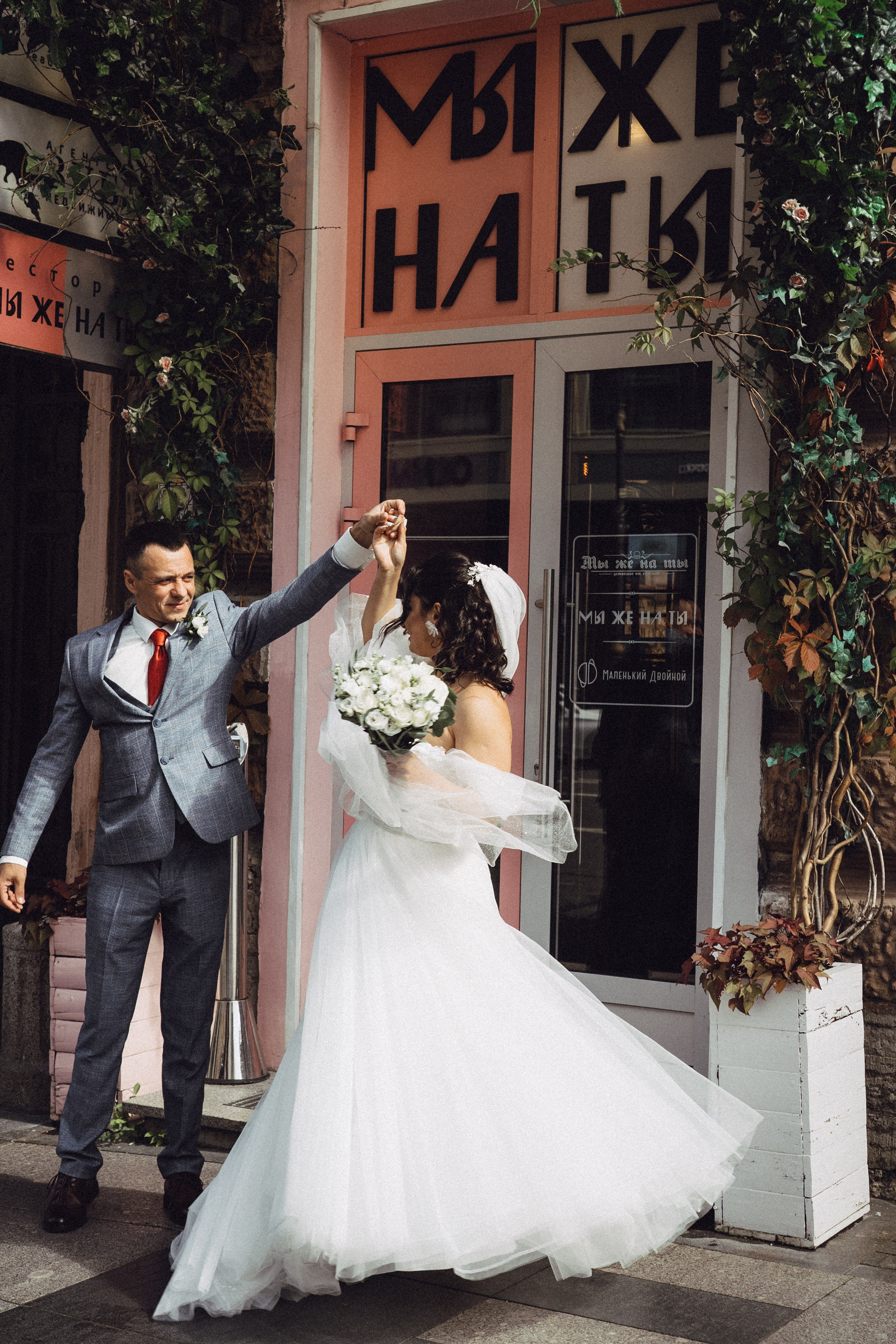 СВАДЕБНАЯ ПРОГУЛКА РЕСТОРАН МЫ ЖЕ НА ТЫ И ФОТОСЕССИИЯ С АВТОМОБИЛЕМ. Профессиональный фотограф, Санкт-Петербург — Виктория Богомолова