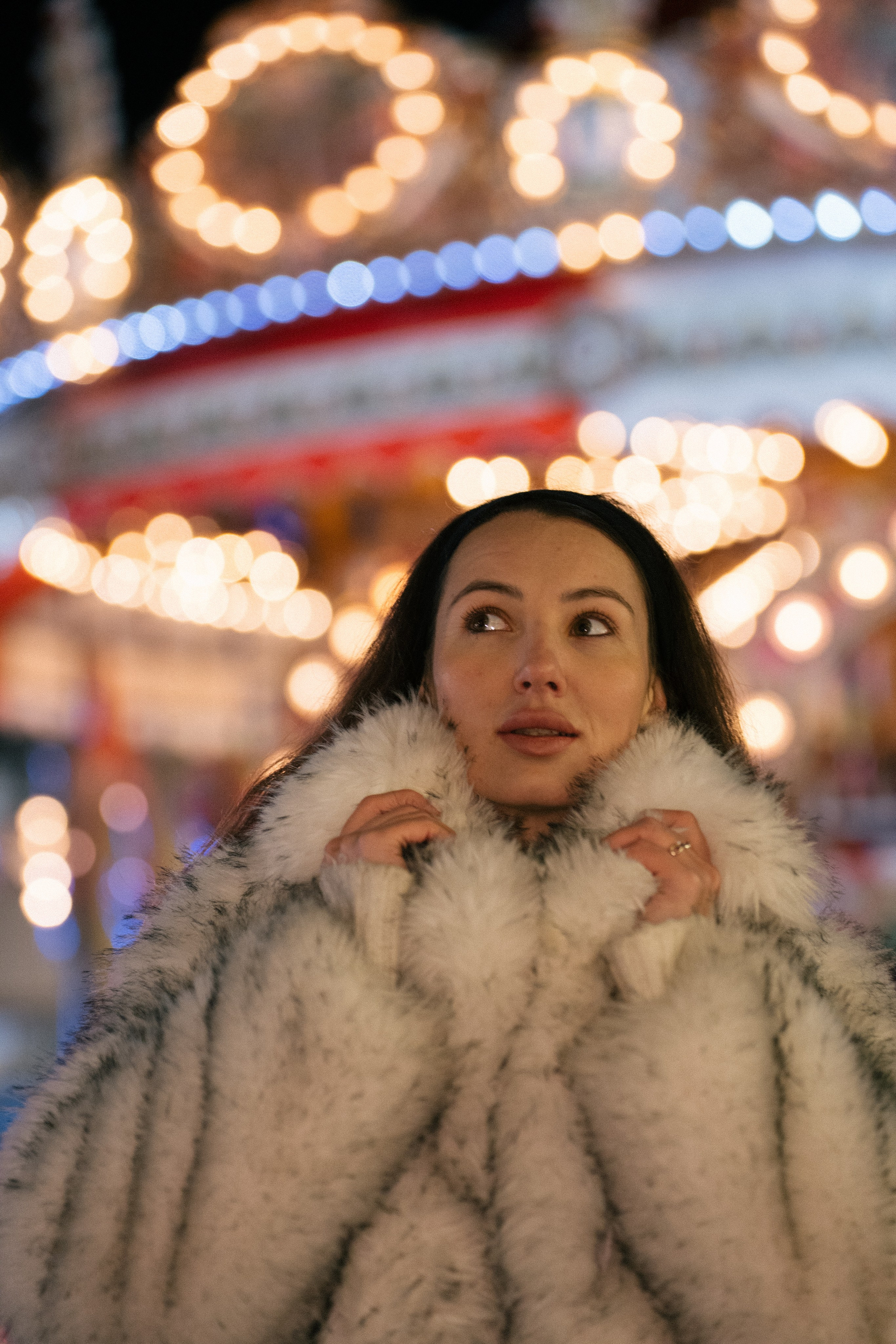 ПРОГУЛКА НА МАНЕЖНОЙ ПЛОЩАДИ ДЛЯ ДЕВУШКИ ПЕРЕД НОВЫМ ГОДОМ (НОВОГОДНЯЯ ФОТОСЕССИИЯ НА МАНЕЖНОЙ ПЛОЩАДИ). Профессиональный фотограф, Санкт-Петербург — Виктория Богомолова