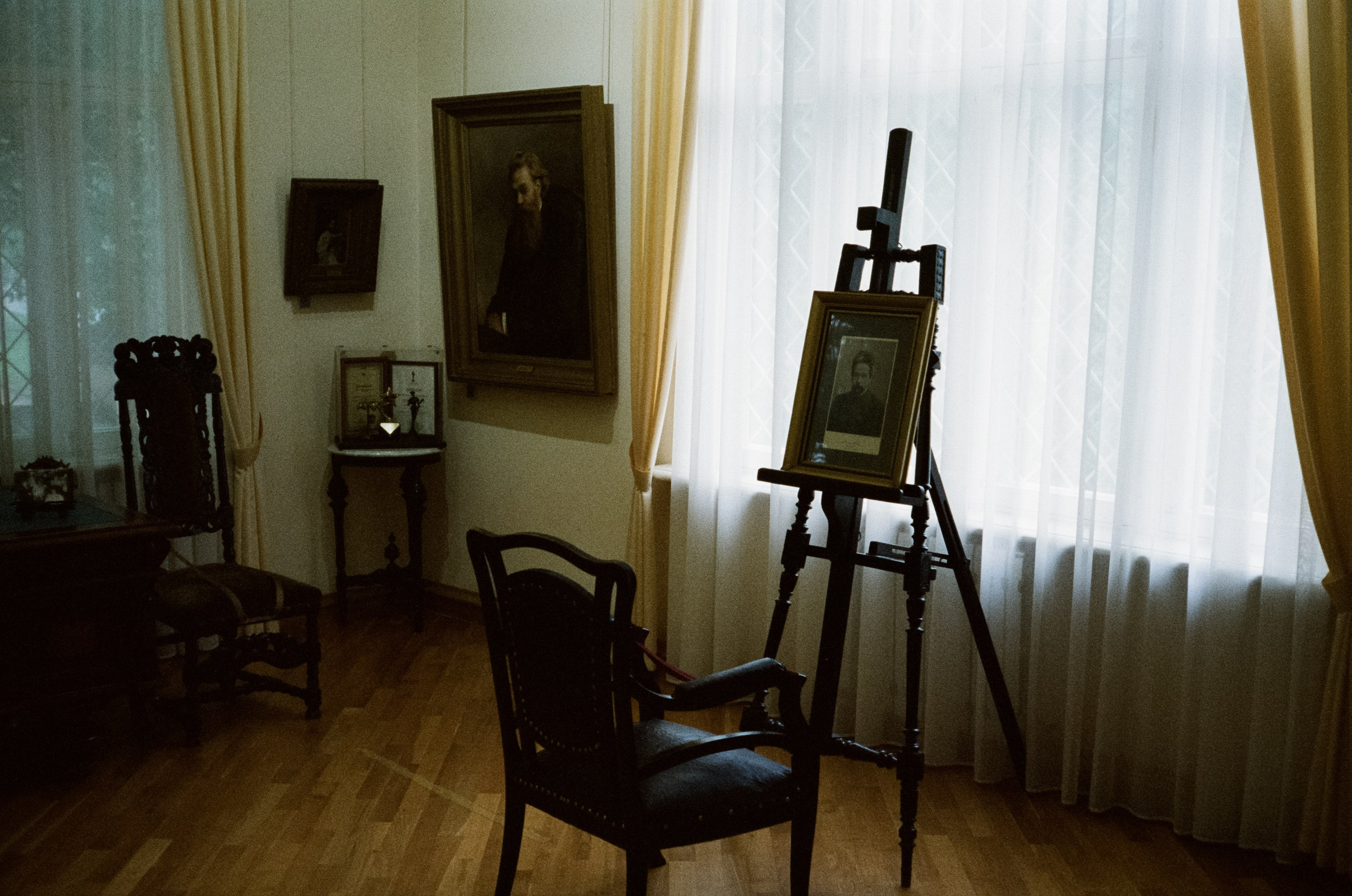 Музей Ярошенко, Кисловодск вечером / SFL 500T — Ricoh 500GS