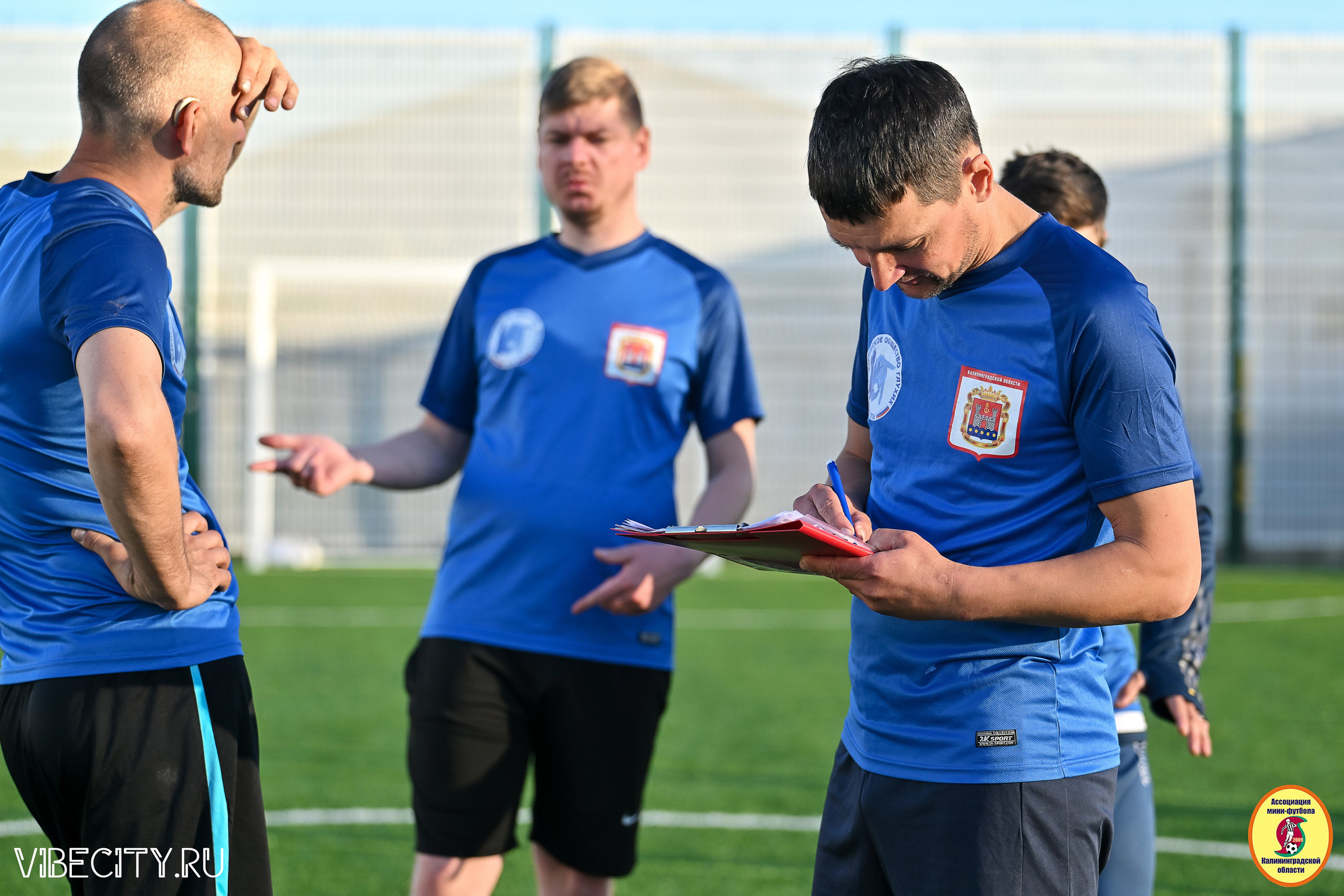 ИГРЫ МИНИ-ФУТБОЛЬНОЙ И КОРПОРАТИВНОЙ ЛИГИ. VIBECITY.RU Вайб Сити Ру Фоторепортажи Фотоотчеты Калининград