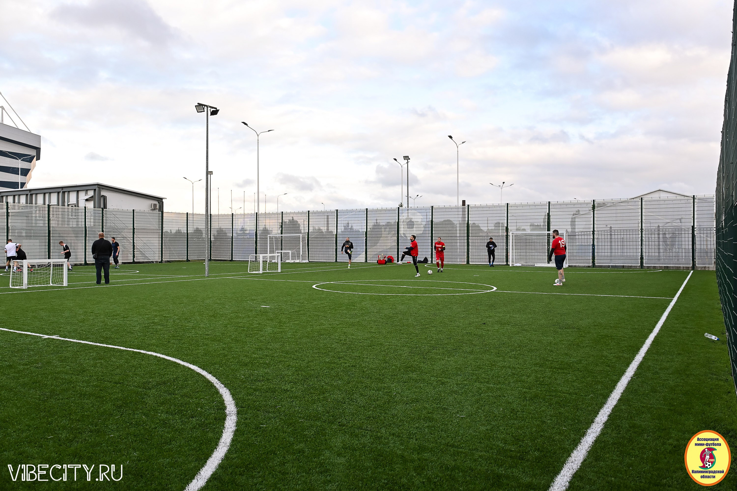 ИГРЫ МИНИ-ФУТБОЛЬНОЙ ЛИГИ. VIBECITY.RU Вайб Сити Ру Фоторепортажи Фотоотчеты Калининград