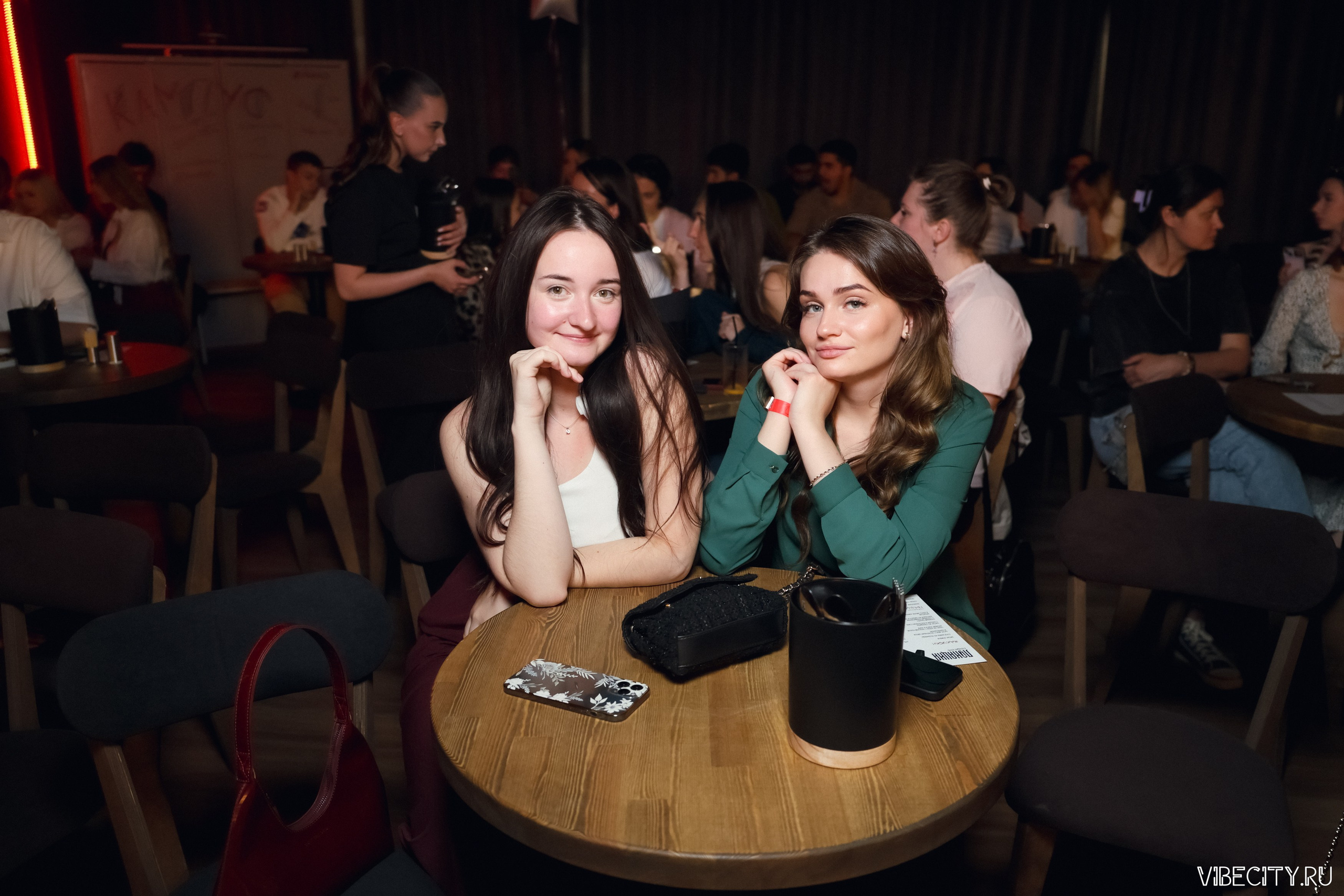 Стендап клуб Локация. VIBECITY.RU Вайб Сити Ру Фоторепортажи Фотоотчеты Калининград