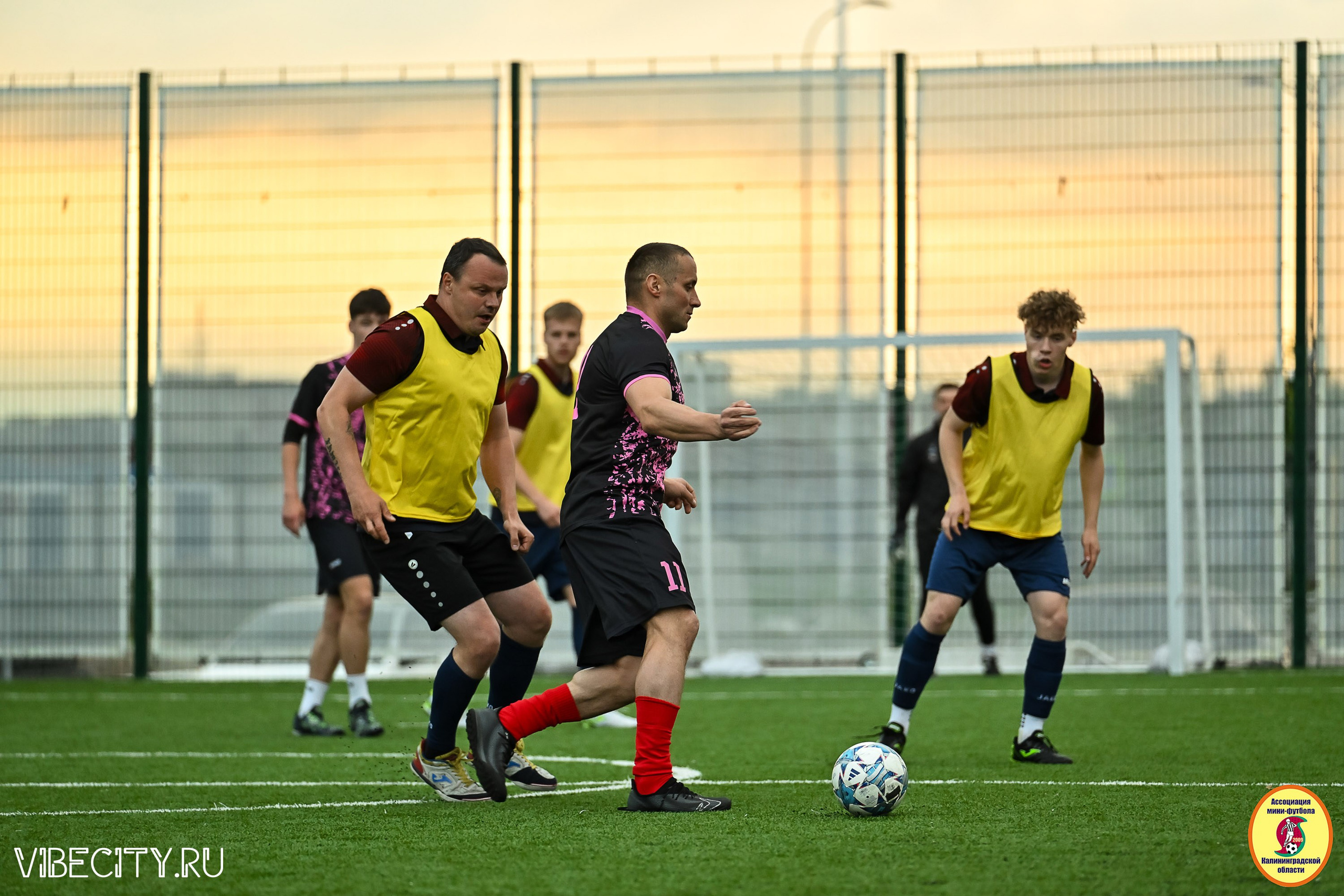 ИГРЫ МИНИ-ФУТБОЛЬНОЙ ЛИГИ. VIBECITY.RU Вайб Сити Ру Фоторепортажи Фотоотчеты Калининград