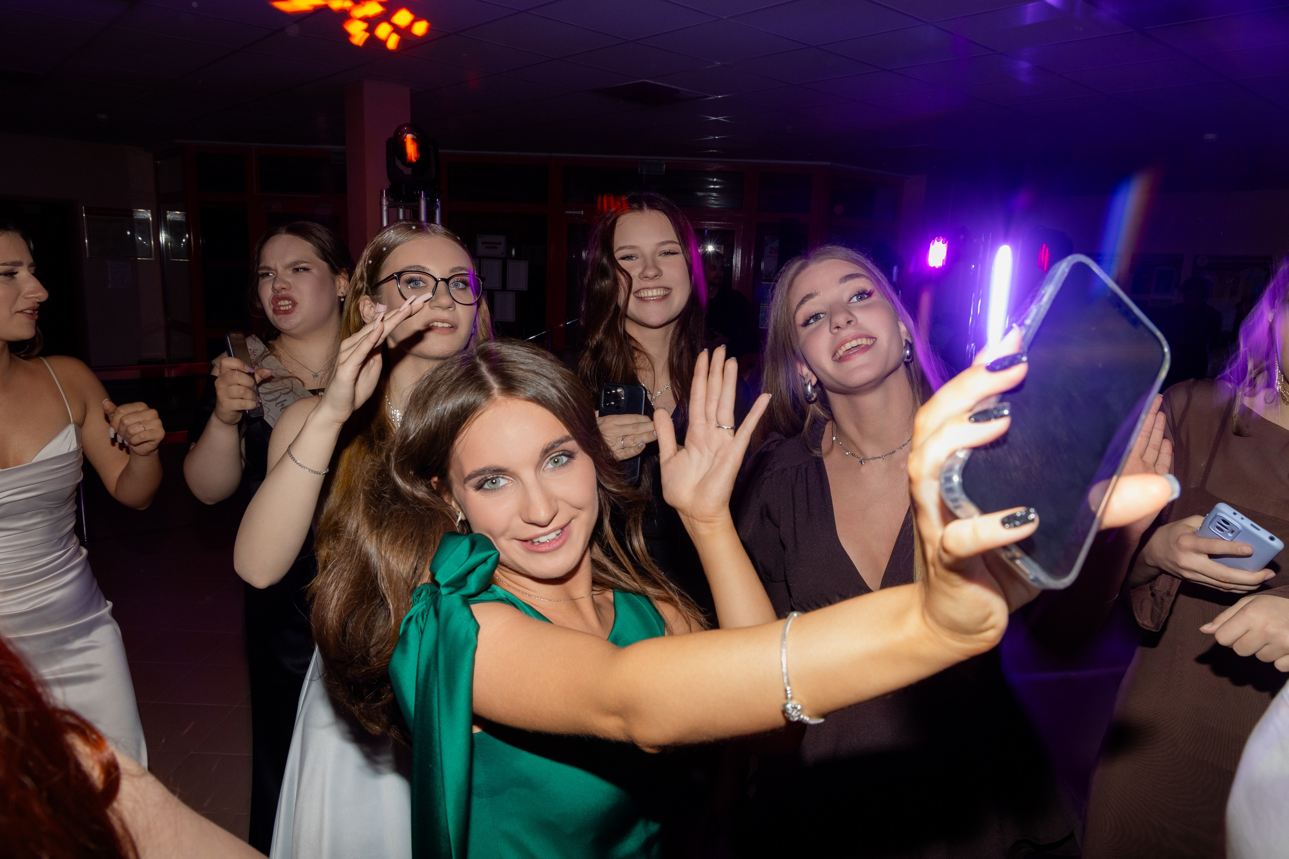 Школьный выпускной 2025 год в Минске, Беларуси. Свадебный фотограф в Минске/Беларуси Сергей Спиридонов