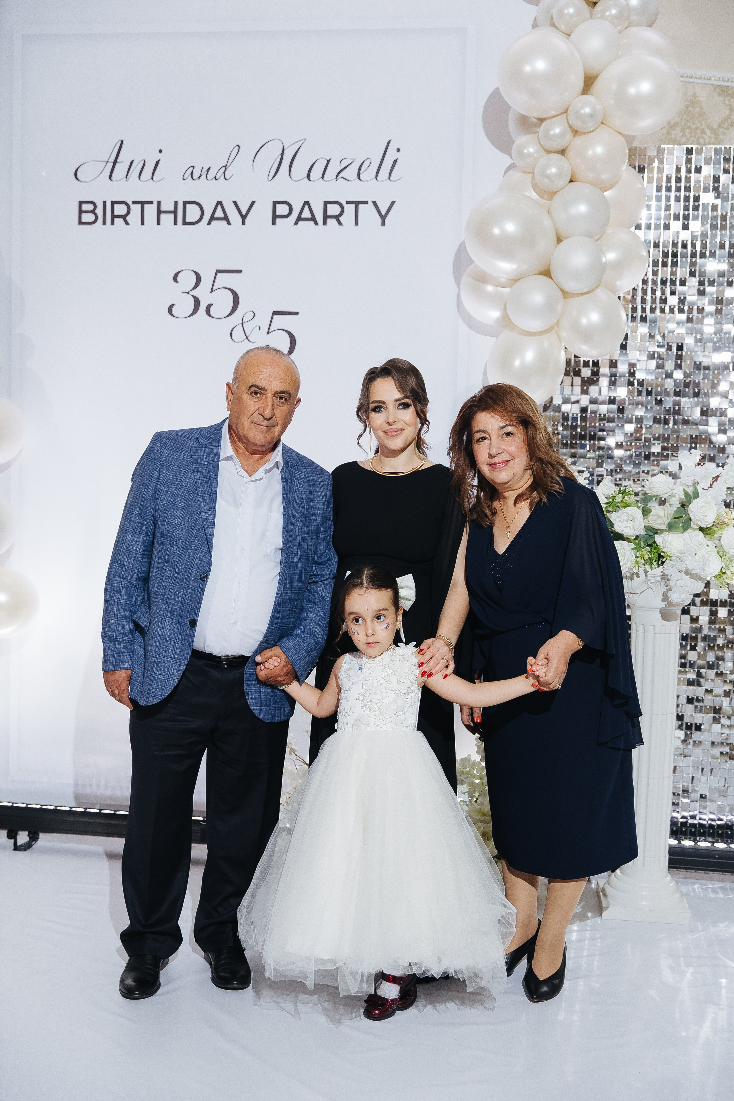 Ани и Назели. 35&5 День рождения, «Янтарь». Фотограф в Красноярске Надежда Воскресенская