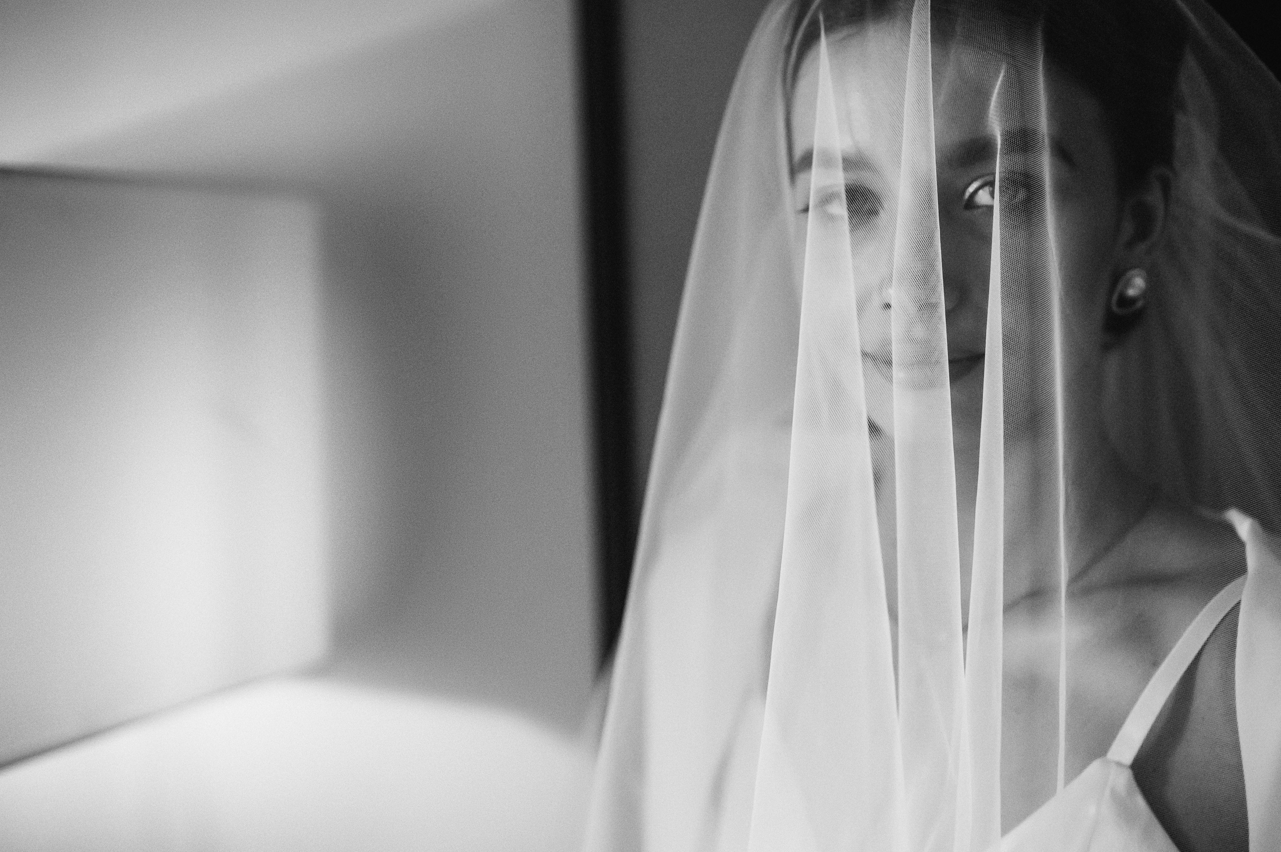 Свадебное утро и прогулка красивой яркой пары. Свадебный и семейный фотограф в Симферополе Дарья Маркова