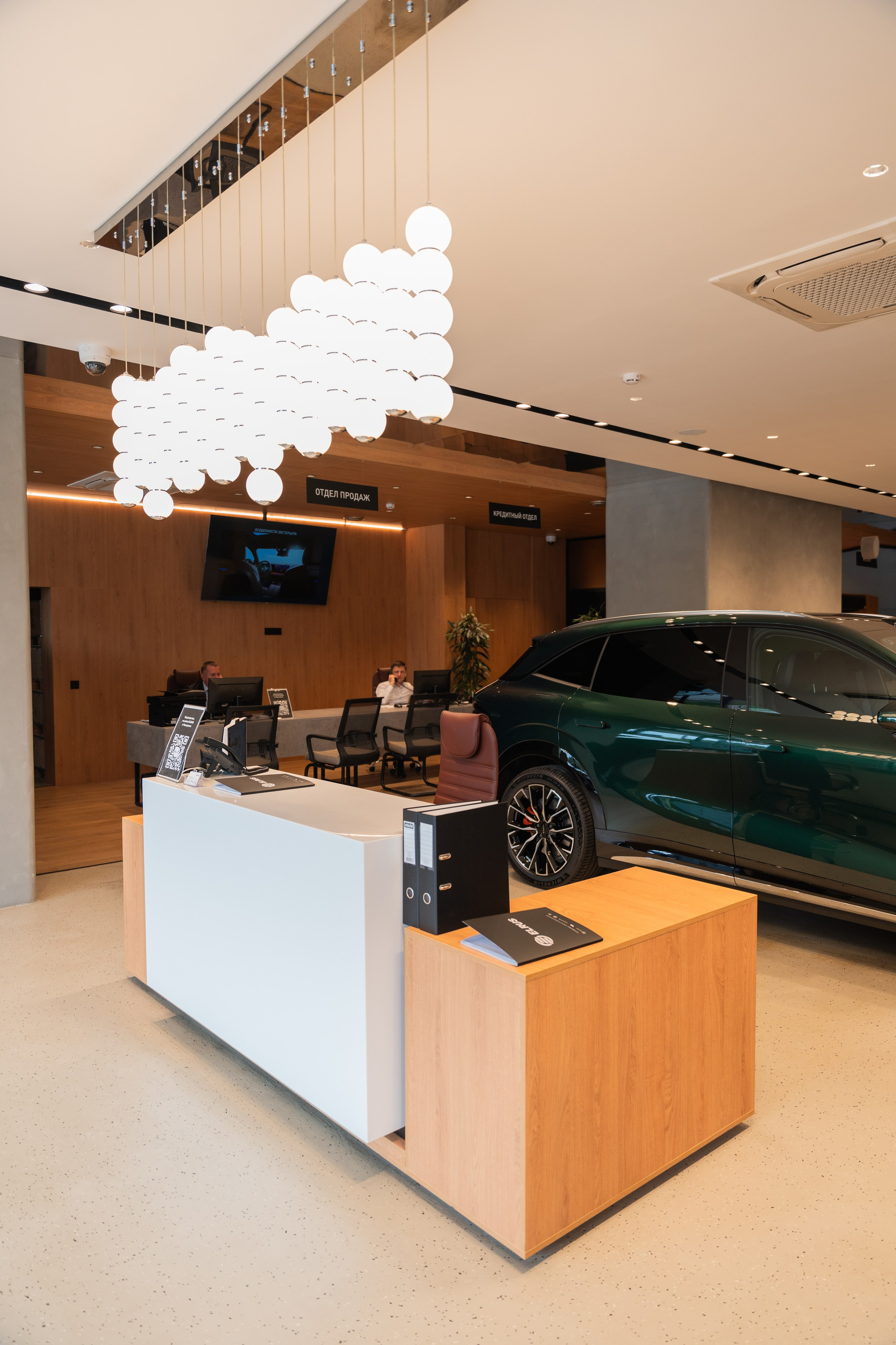 Интерьерная фотосъемка автосалона Elrus в Краснодаре. Zeekr, LiXiang Профессиональная фотосъемка интерьера премиум-автосалона в Краснодаре. Шедевры для Вас! Фотограф и Видеограф в Краснодаре Пахиев Руслан