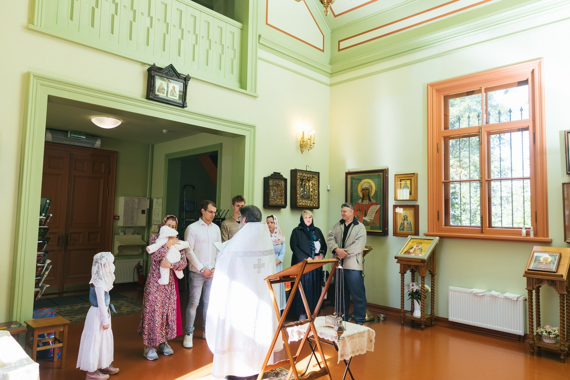 Крещение Церковь Святого Апостола Петра в Лахте СПб. Фотограф на крещение в Санкт Петербурге