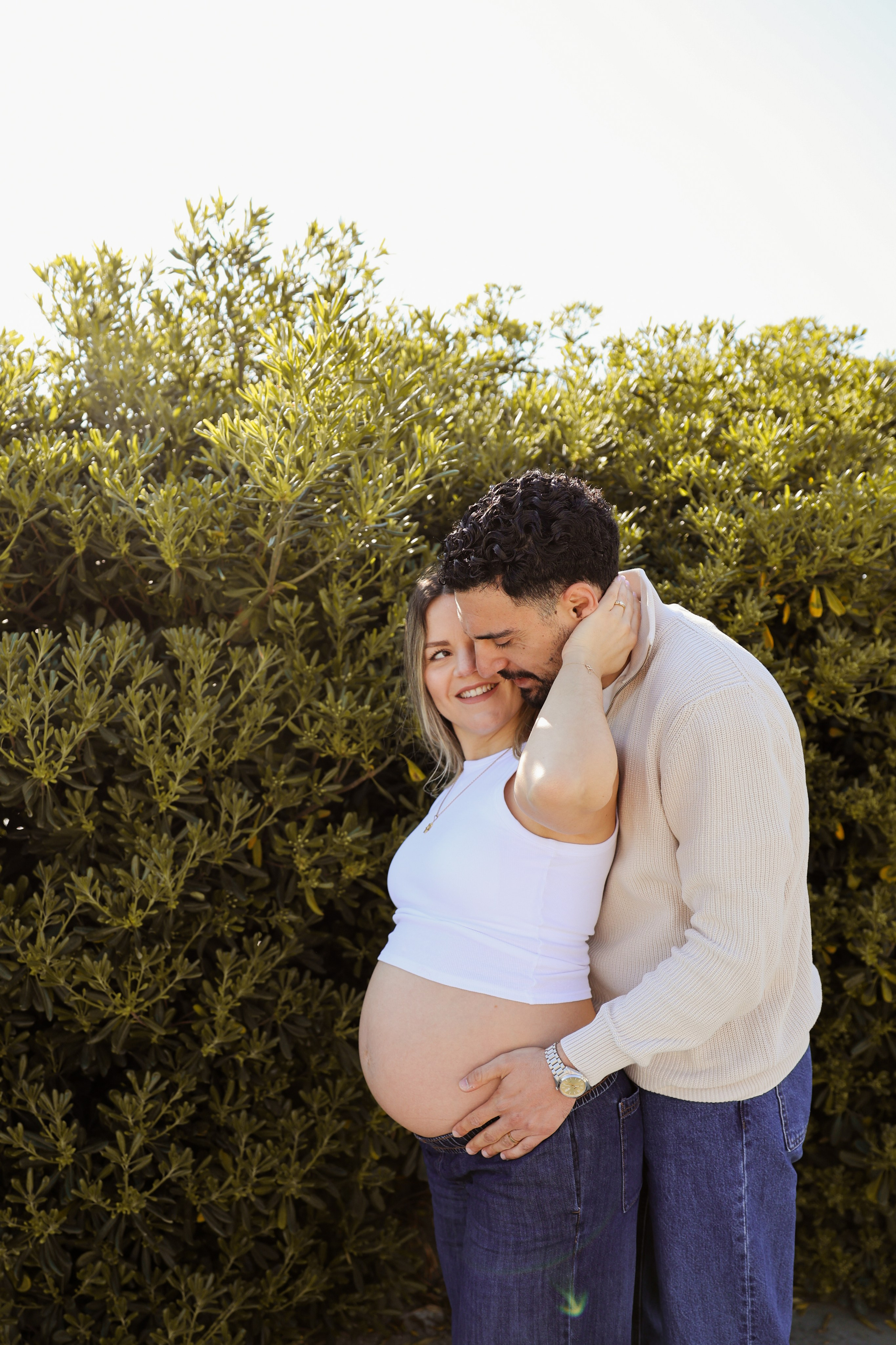 Sunny morning at the sea. Natalia Zhuravleva|family, newborn, maternity photographer in Barcelona