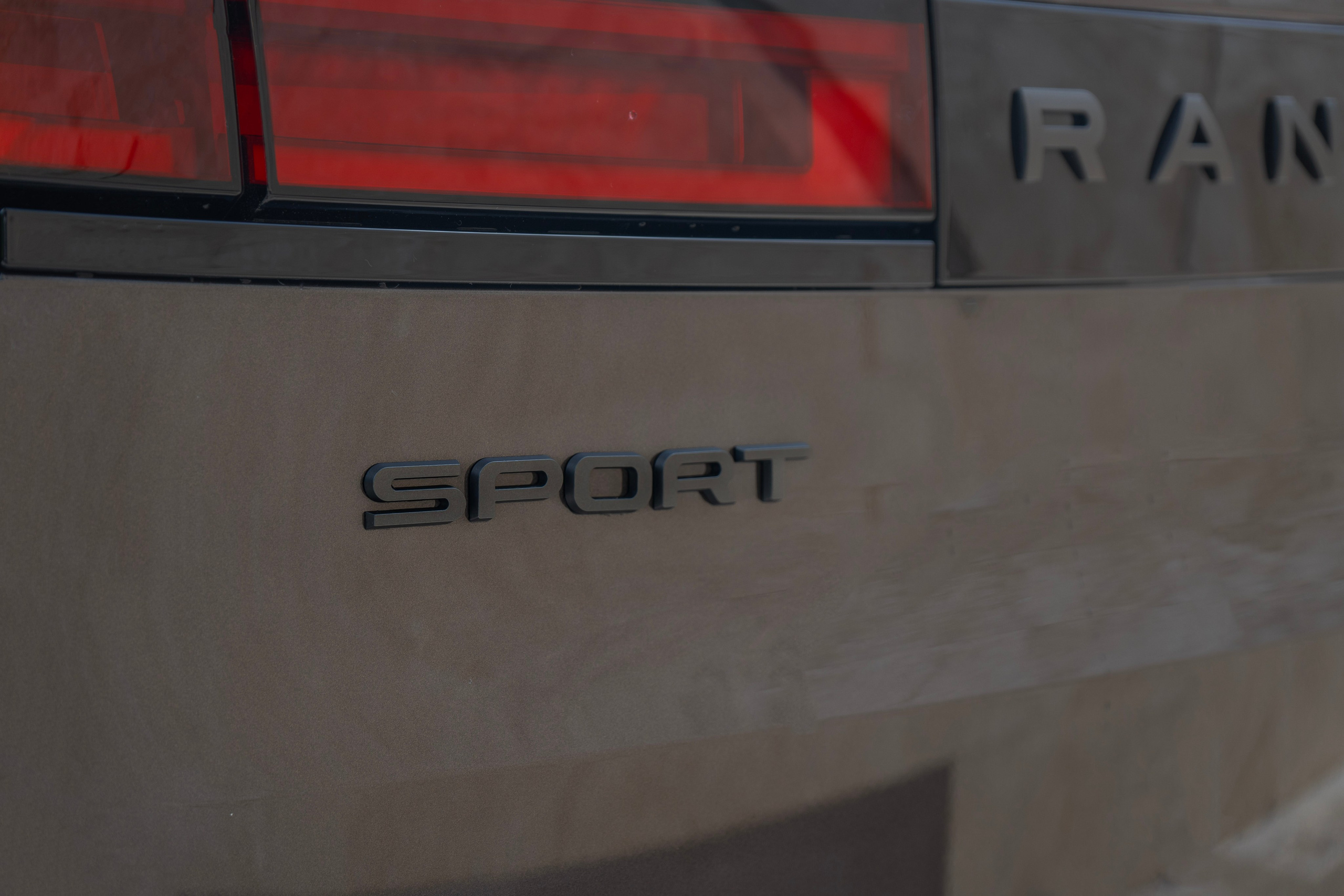 Range Rover Sport 2026. Автомобильный фотограф Ногинск Денис Городок