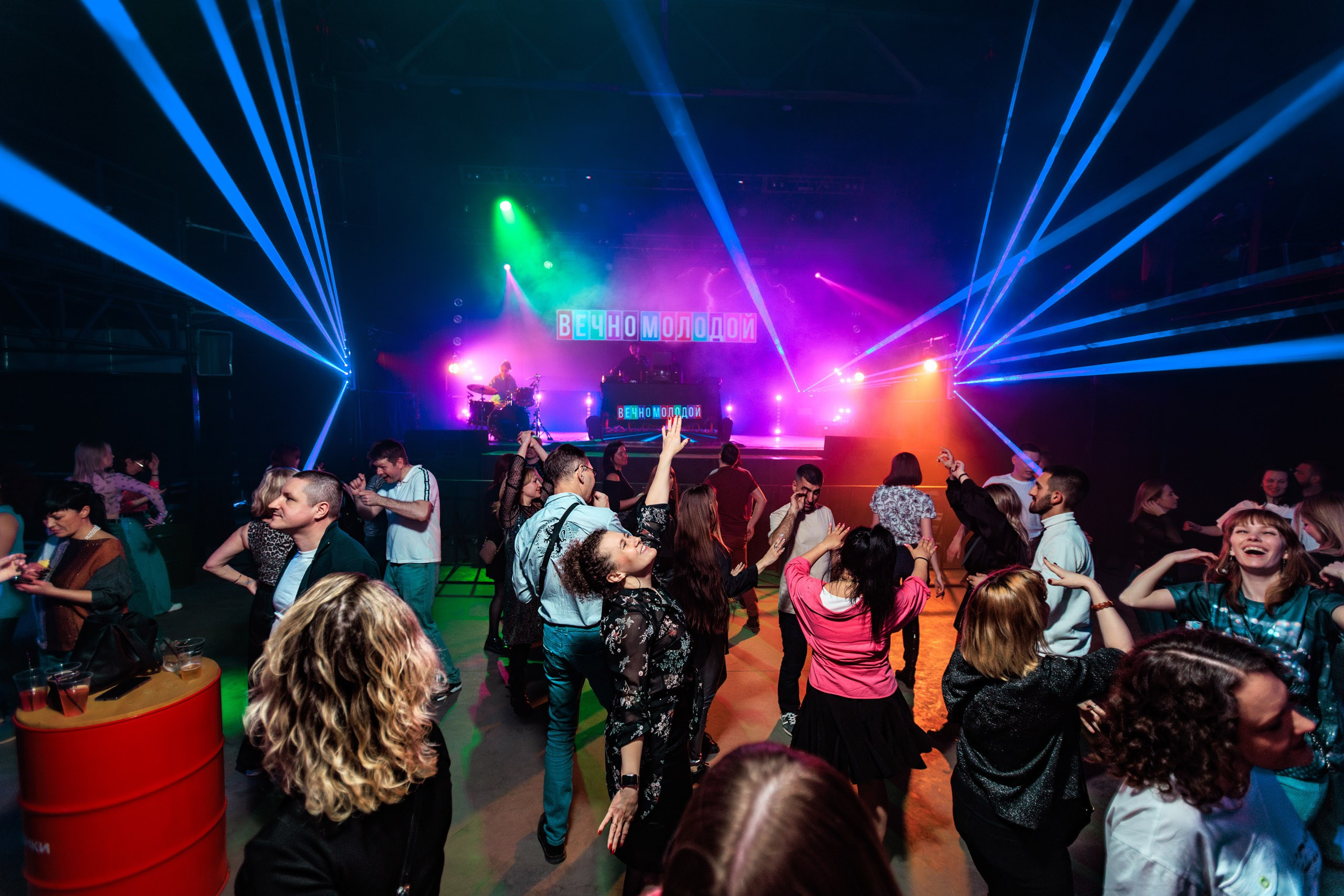 13.04.25 Вечно молодой. Репортажный фотограф Екатеринбург | Яркий, качественный репортаж | Концерты, клубы, репортаж, праздники, корпоративы