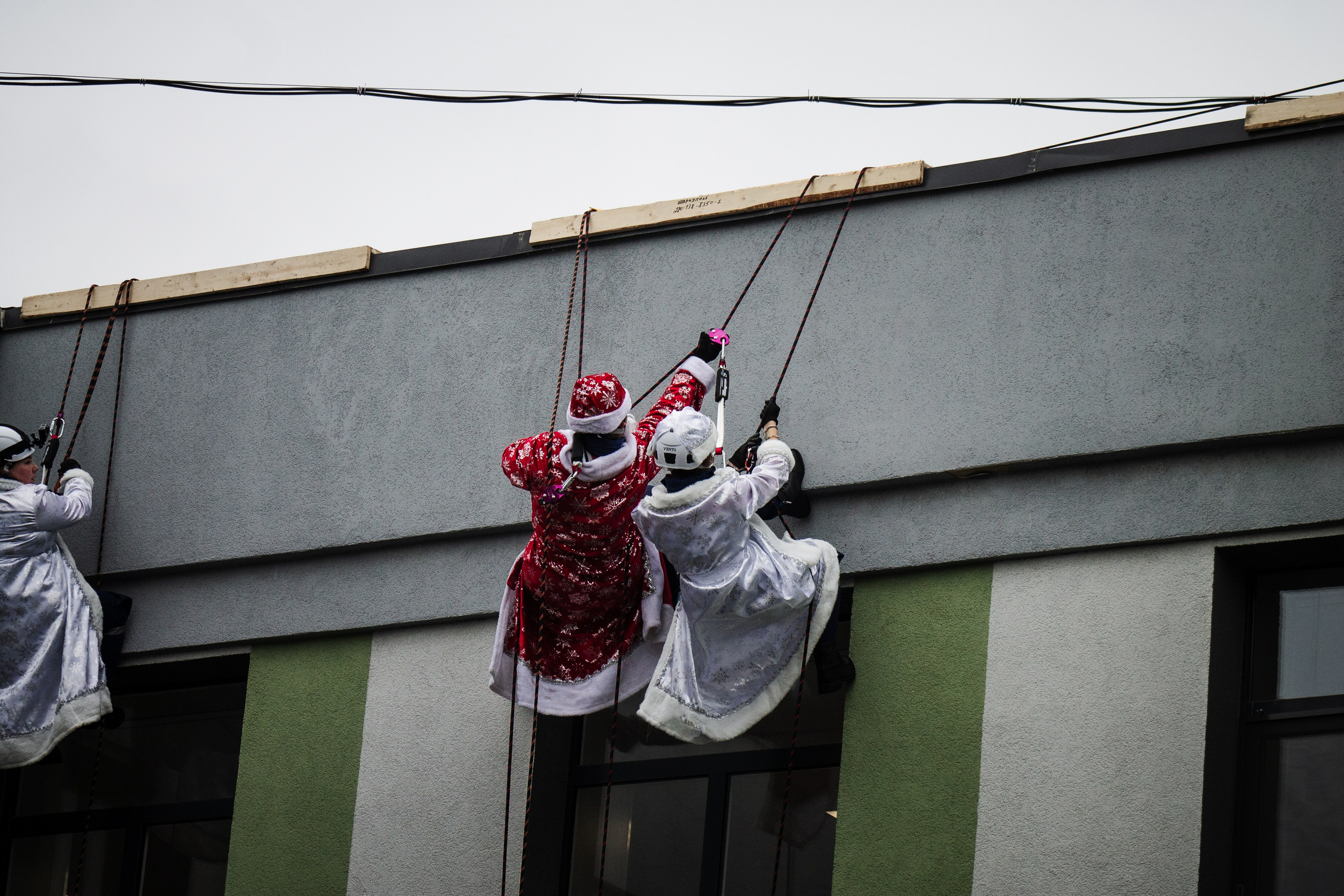 ВСКС. Десант Дедов Морозов. Илья Чемис — Фотограф в Мариуполе