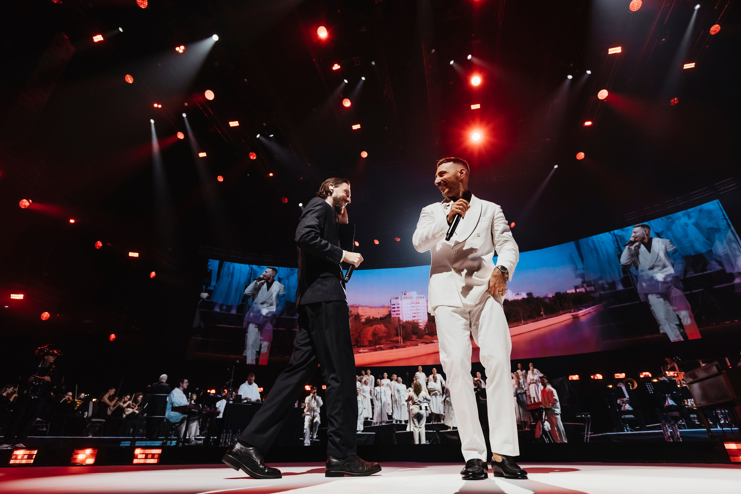 Концерт L’ONE с хором и симфоническим оркестром в Live Арене 19 октября 2025. Репортажный, event, концертный и backstage фотограф из Москвы Виталий Кривцов