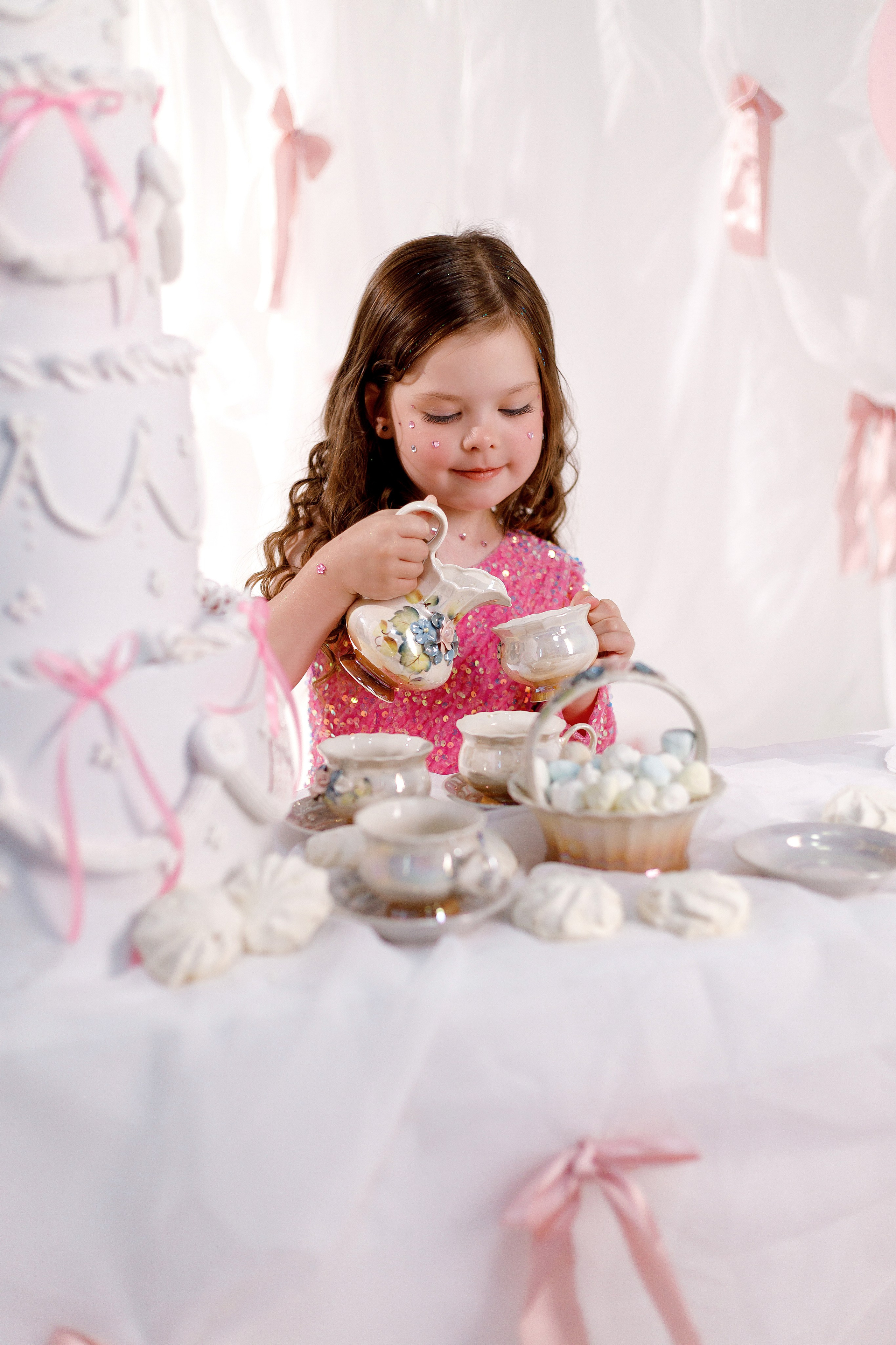 Детский портрет девочки в розовом платье Сочи