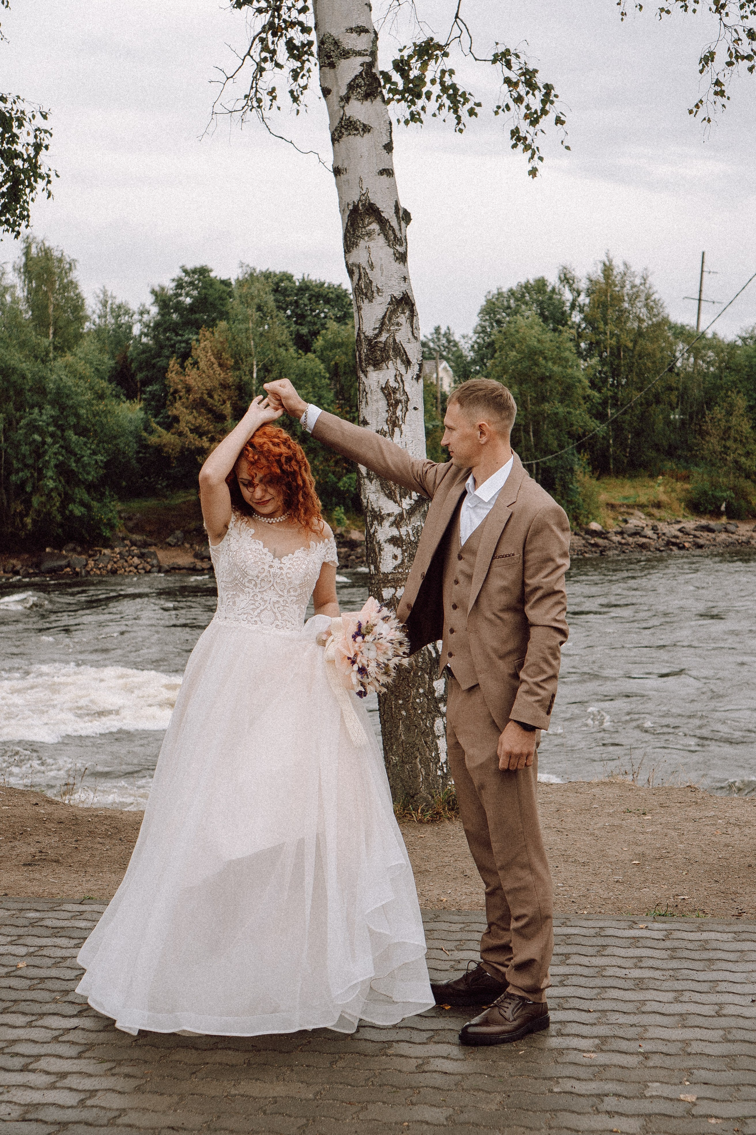 СВАДЕБНАЯ ФОТОСЕССИИЯ ПАРЫ В ГОРОДЕ ПРИОЗЕРСК В СОСНОВОМ ЛЕСУ И С ПИКАПОМ. Профессиональный фотограф, Санкт-Петербург — Виктория Богомолова