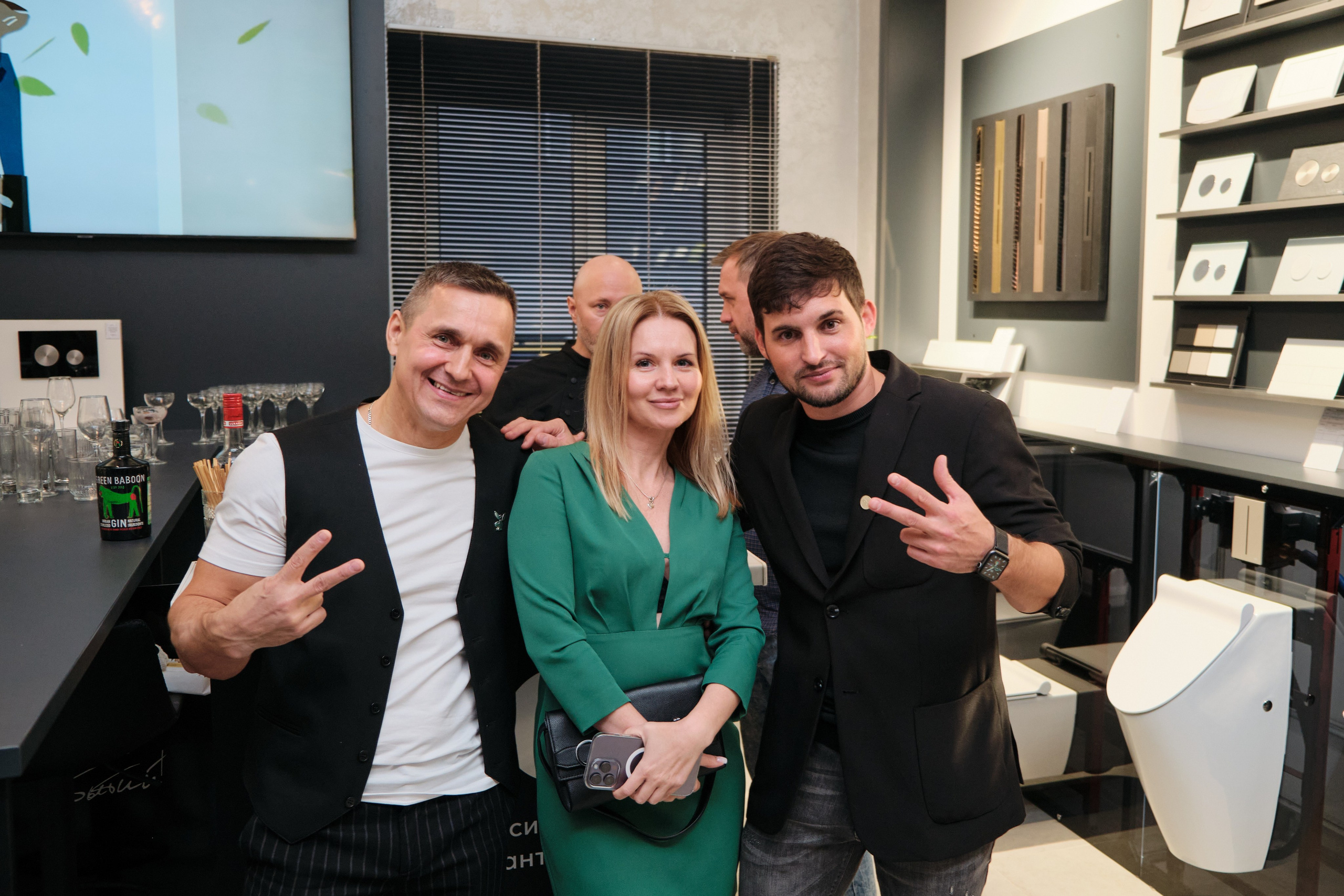 Открытие салона 100 градусов. Антон Ив